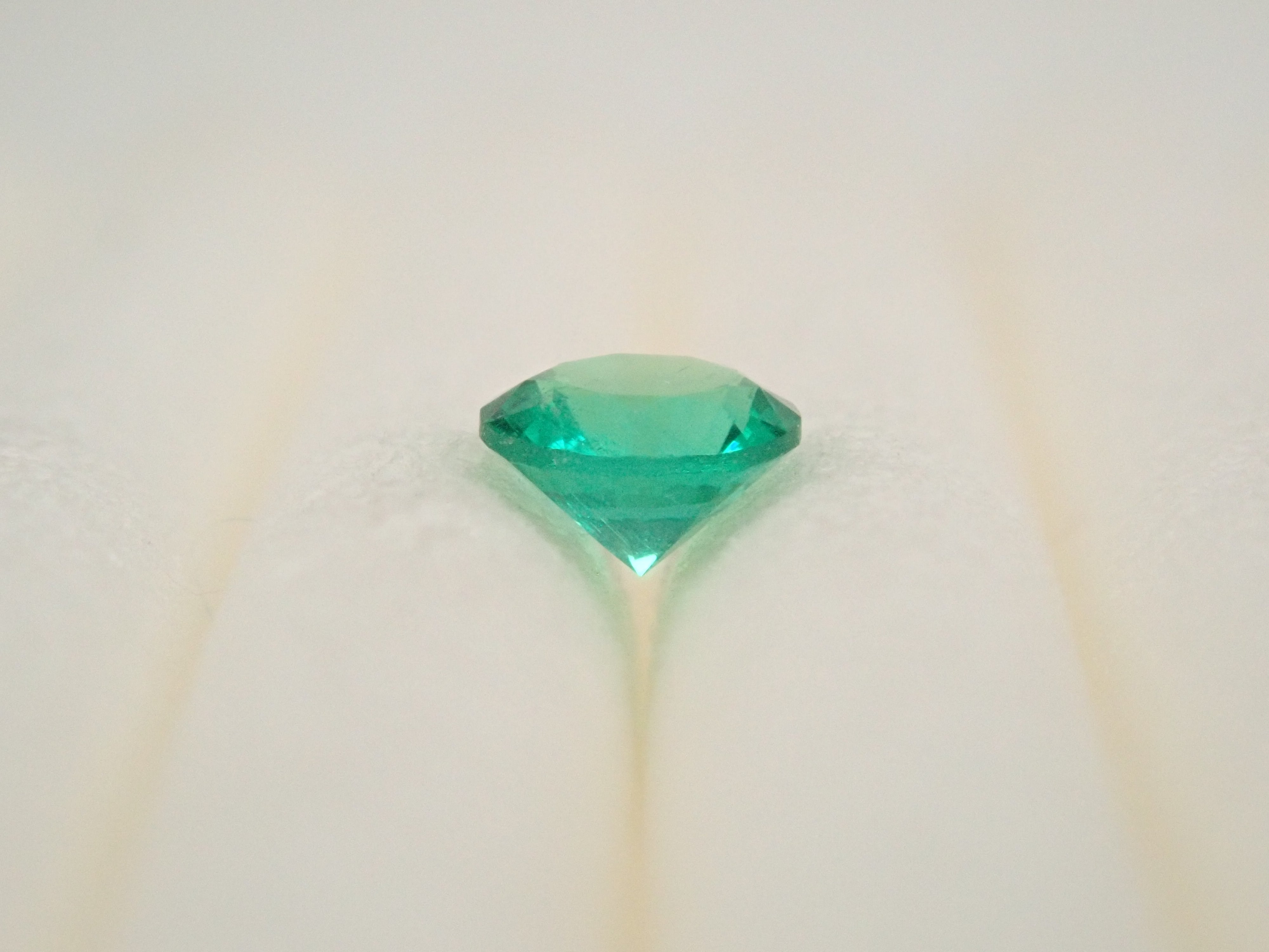 【2/2 22時販売】コロンビア産エメラルド 3.1mm/0.093ctルース