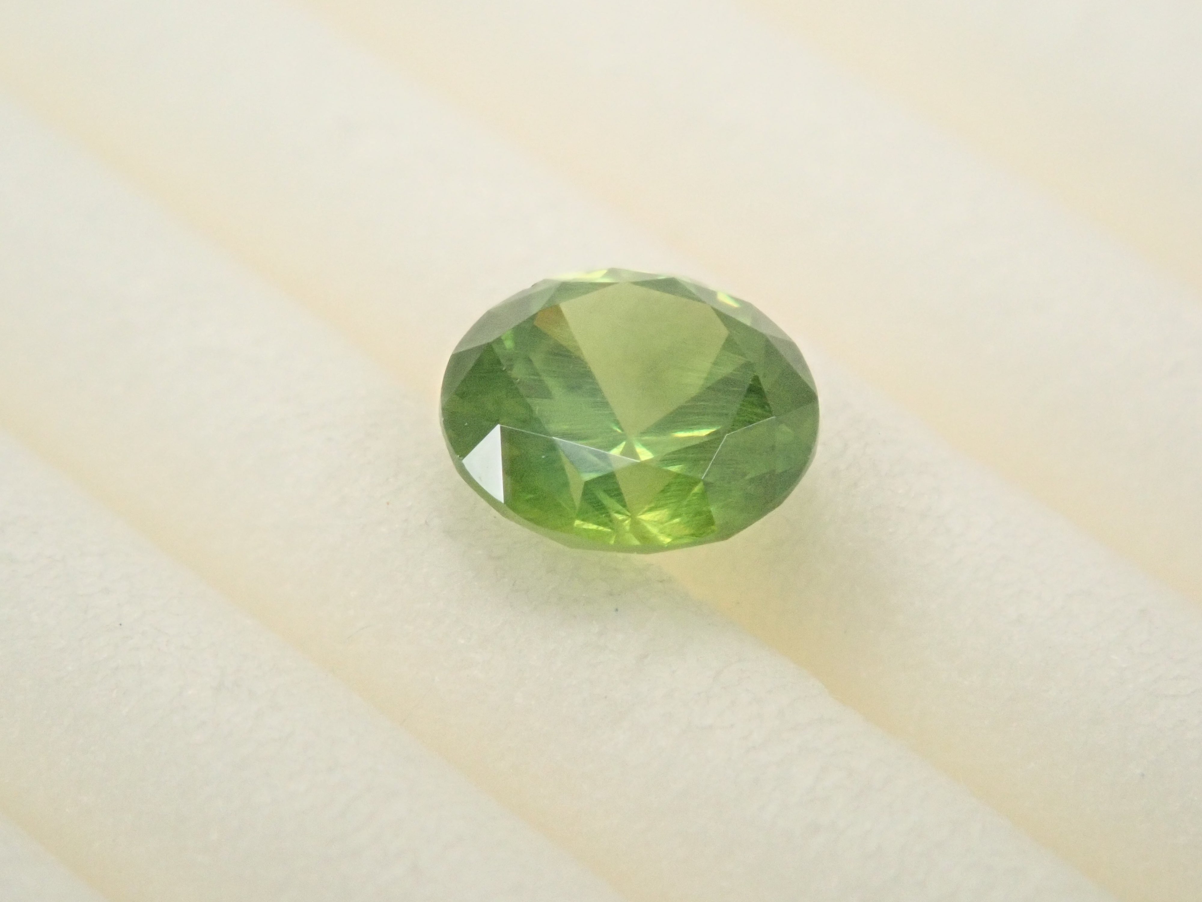 【2/18 22時販売】ロシア産ロシア産デマントイドガーネット(ホーステール認む) 4.7mm/0.445ctルース