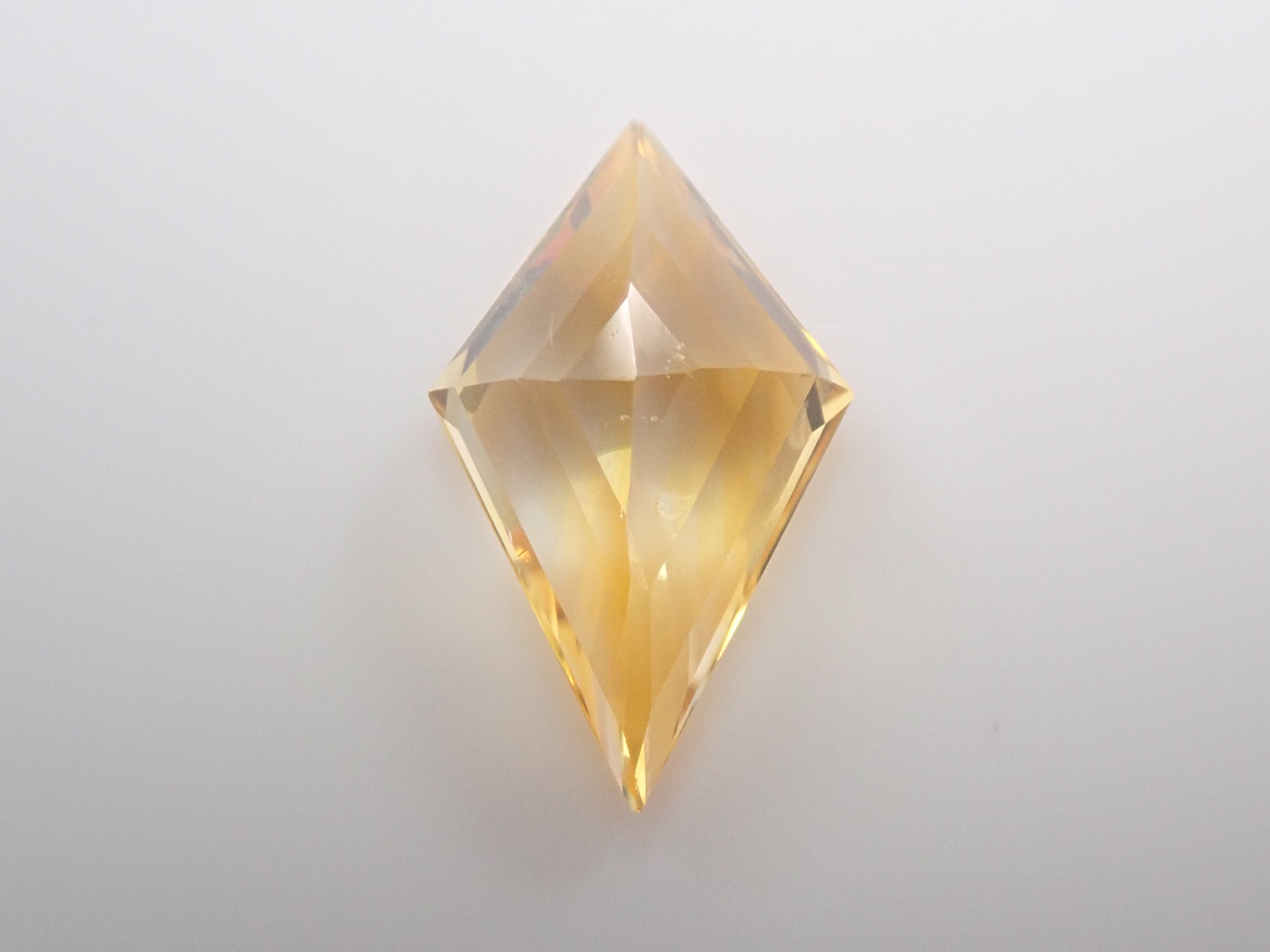 【12548841掲載】スリランカ産イエローサファイア 0.835ctルース