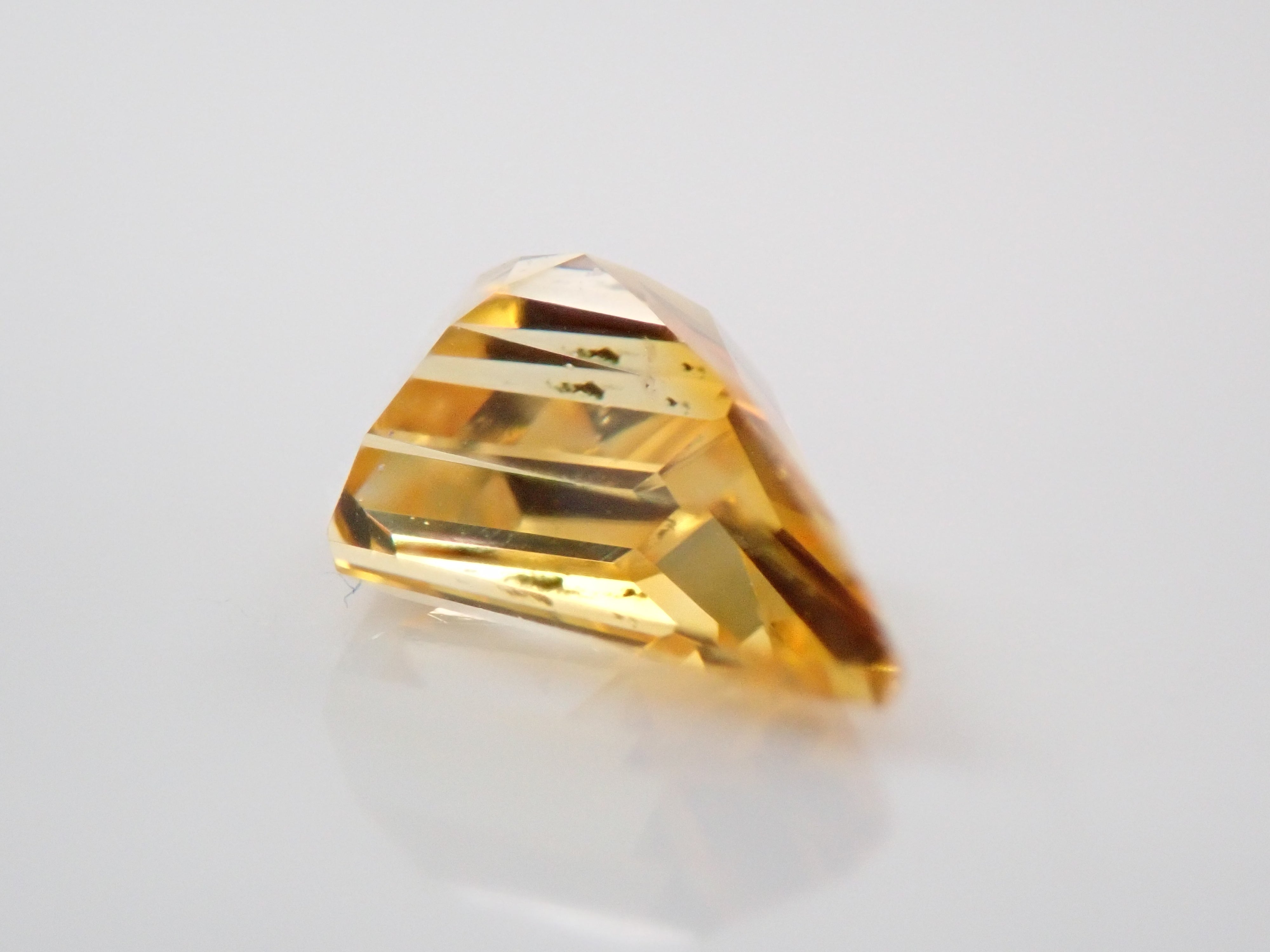 【12548841掲載】スリランカ産イエローサファイア 0.835ctルース