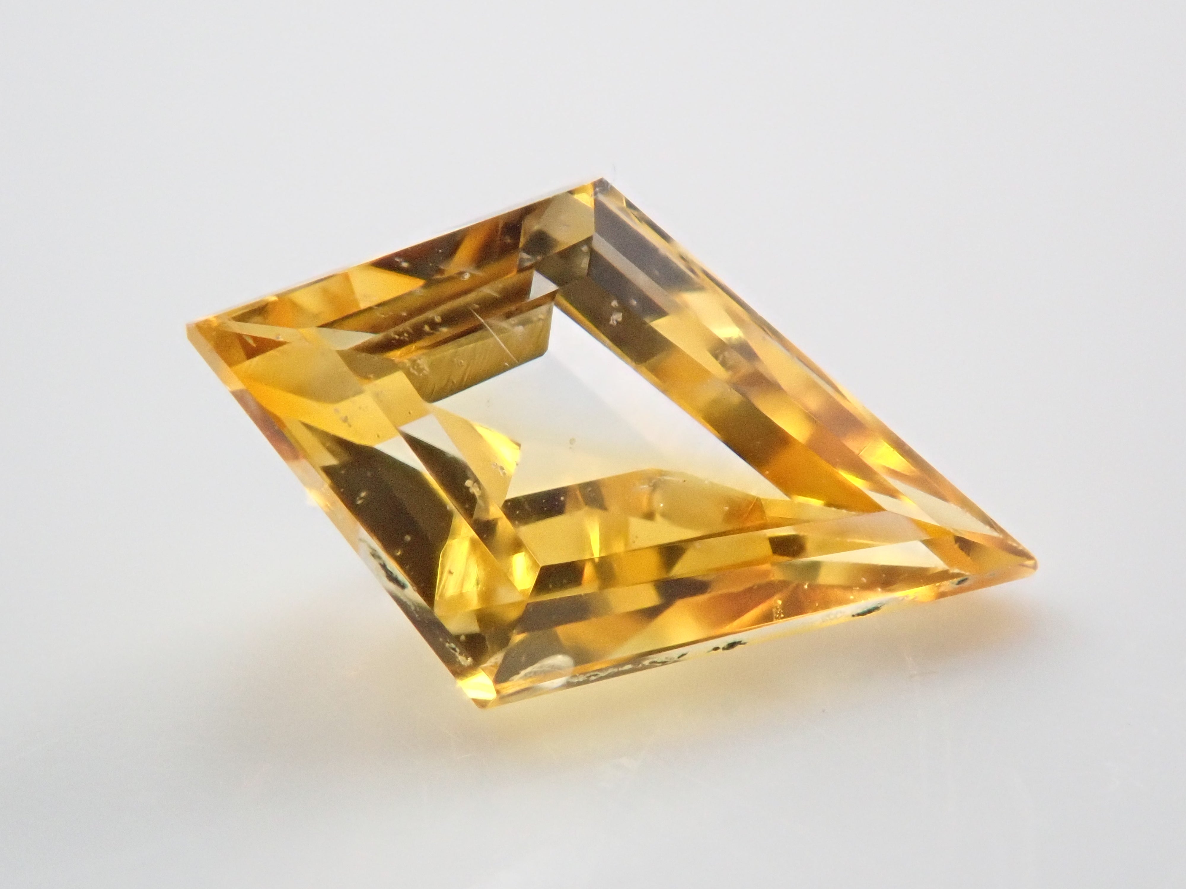 【12548841掲載】スリランカ産イエローサファイア 0.835ctルース