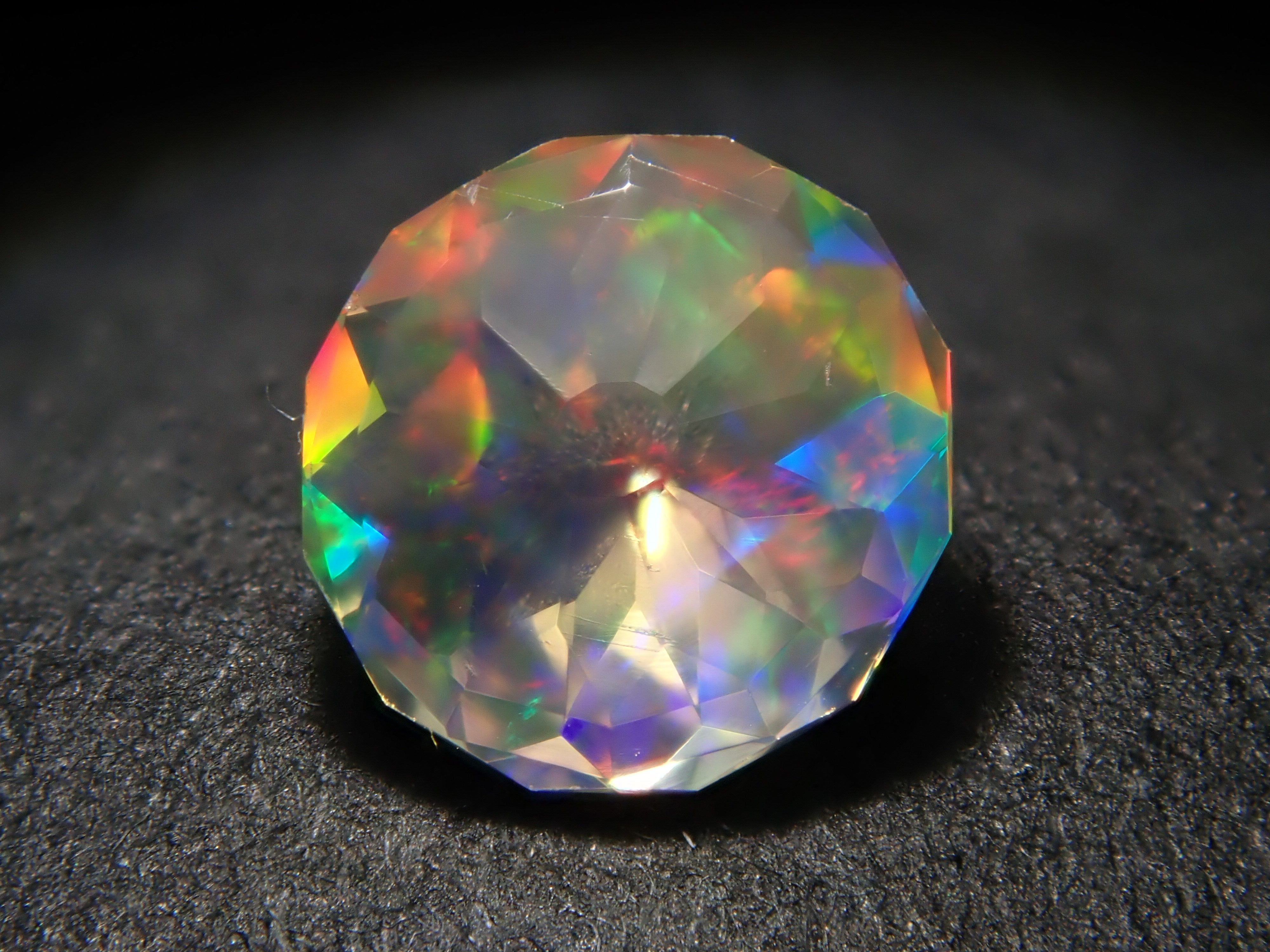 【2/17 22時販売】メキシコ産ファイアオパール(ファセットカット) 4.5mm/0.218ctルース