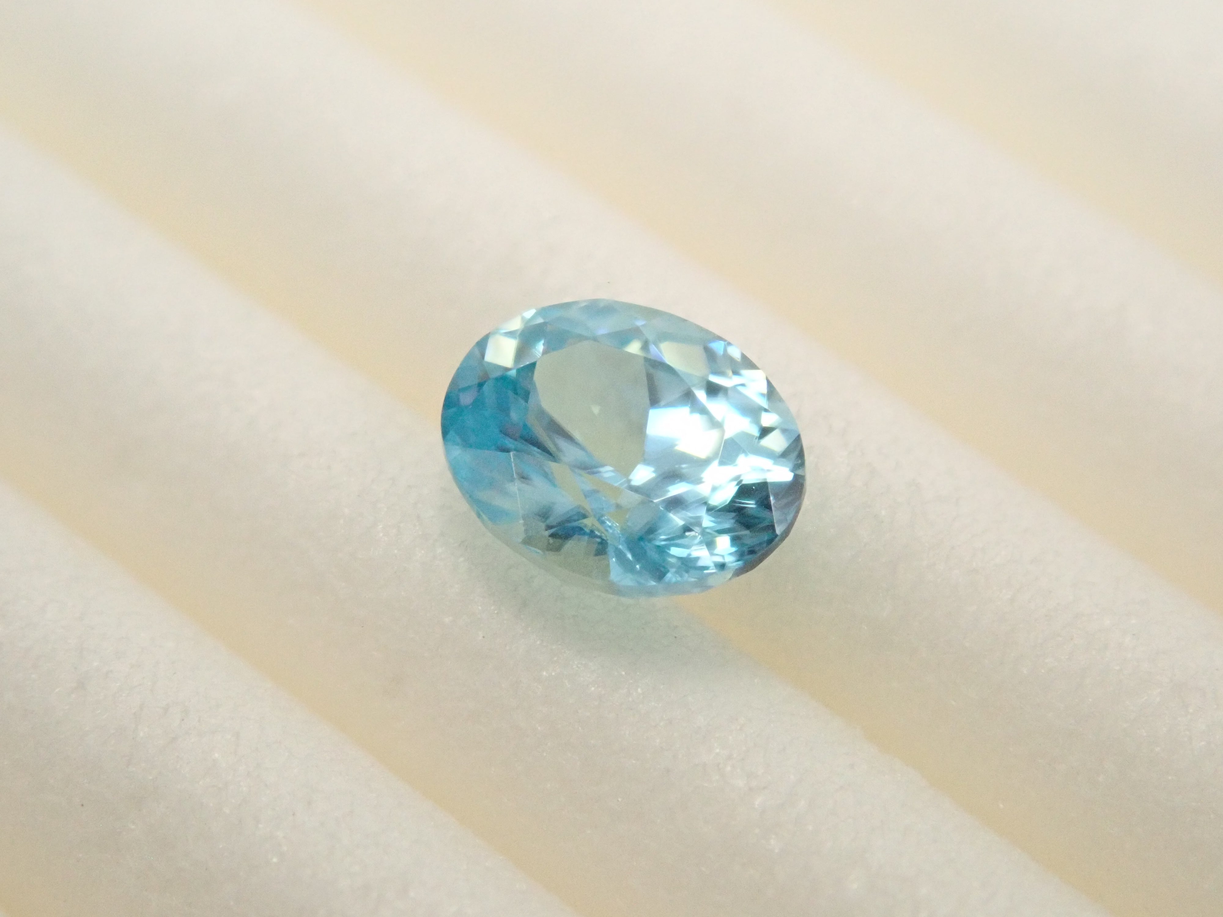 【2月18日晚間10點開售】柬埔寨藍鋯石 0.440克拉 散裝