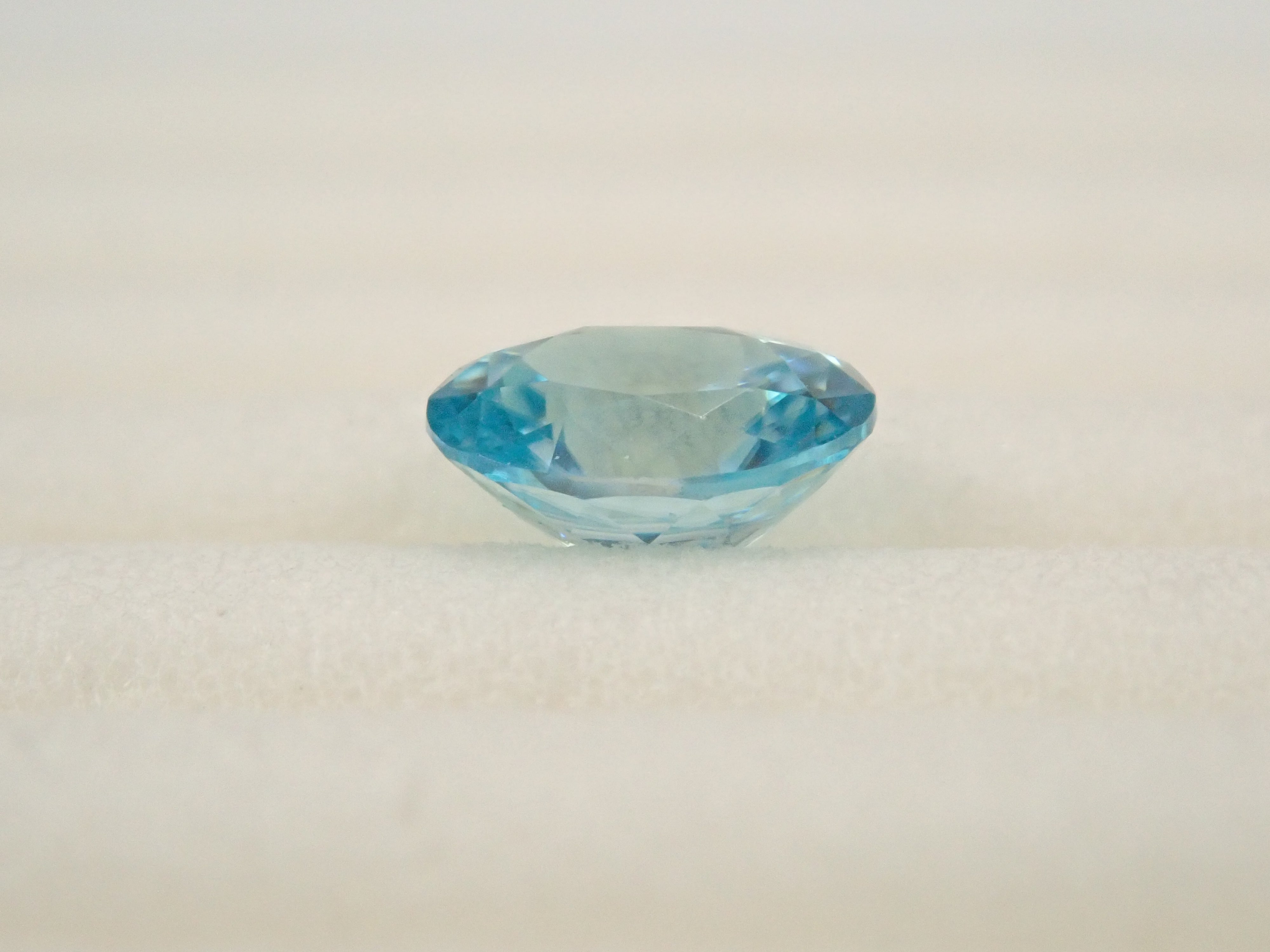 【2月18日晚間10點開售】柬埔寨藍鋯石 0.440克拉 散裝