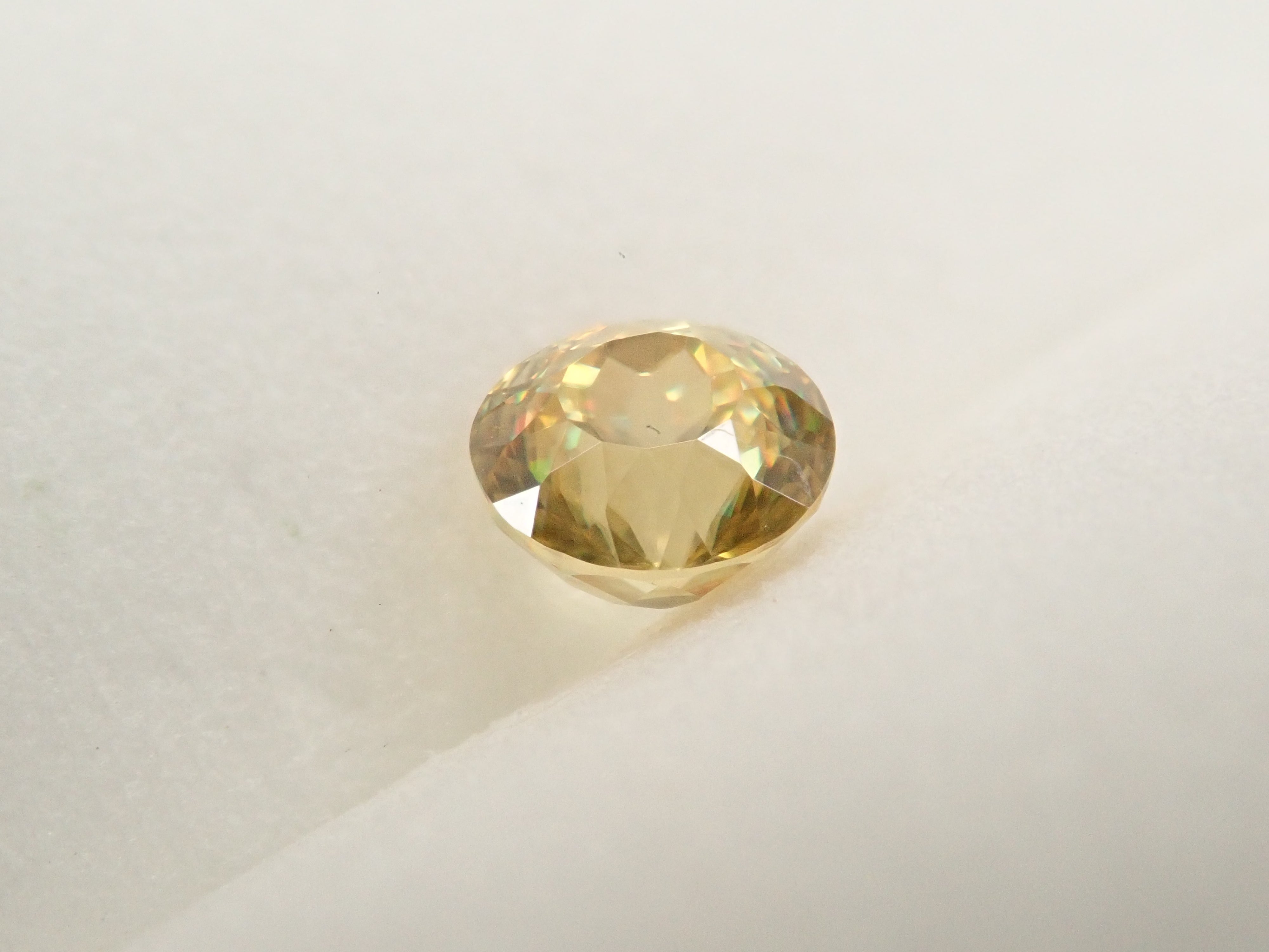 【2/8 22時販売】マダガスカル産スフェーン 4.5mm/0.509ctルース