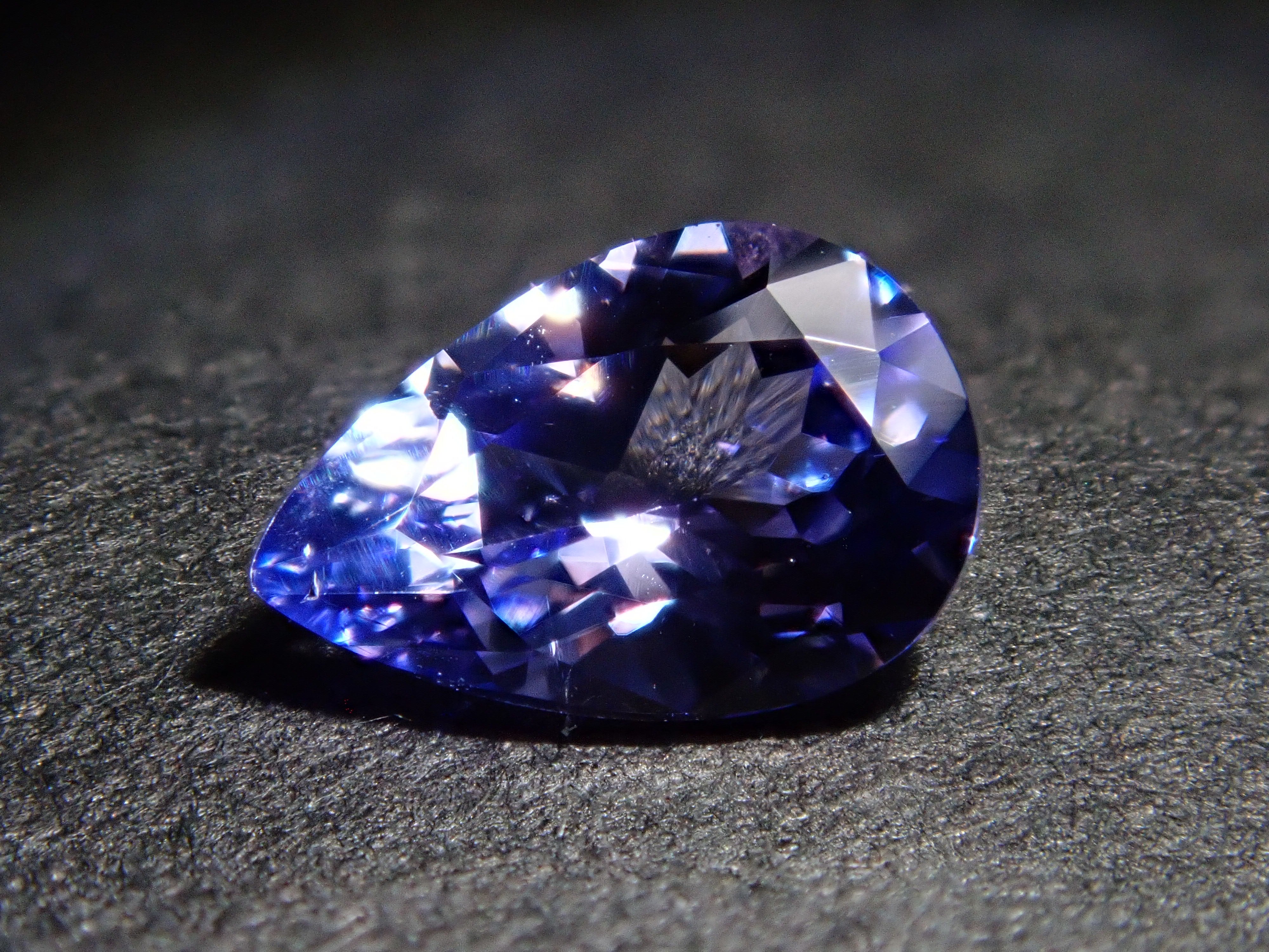 【2/8 22時販売】タンザニア産ラベンダータンザナイト 0.391ctルース