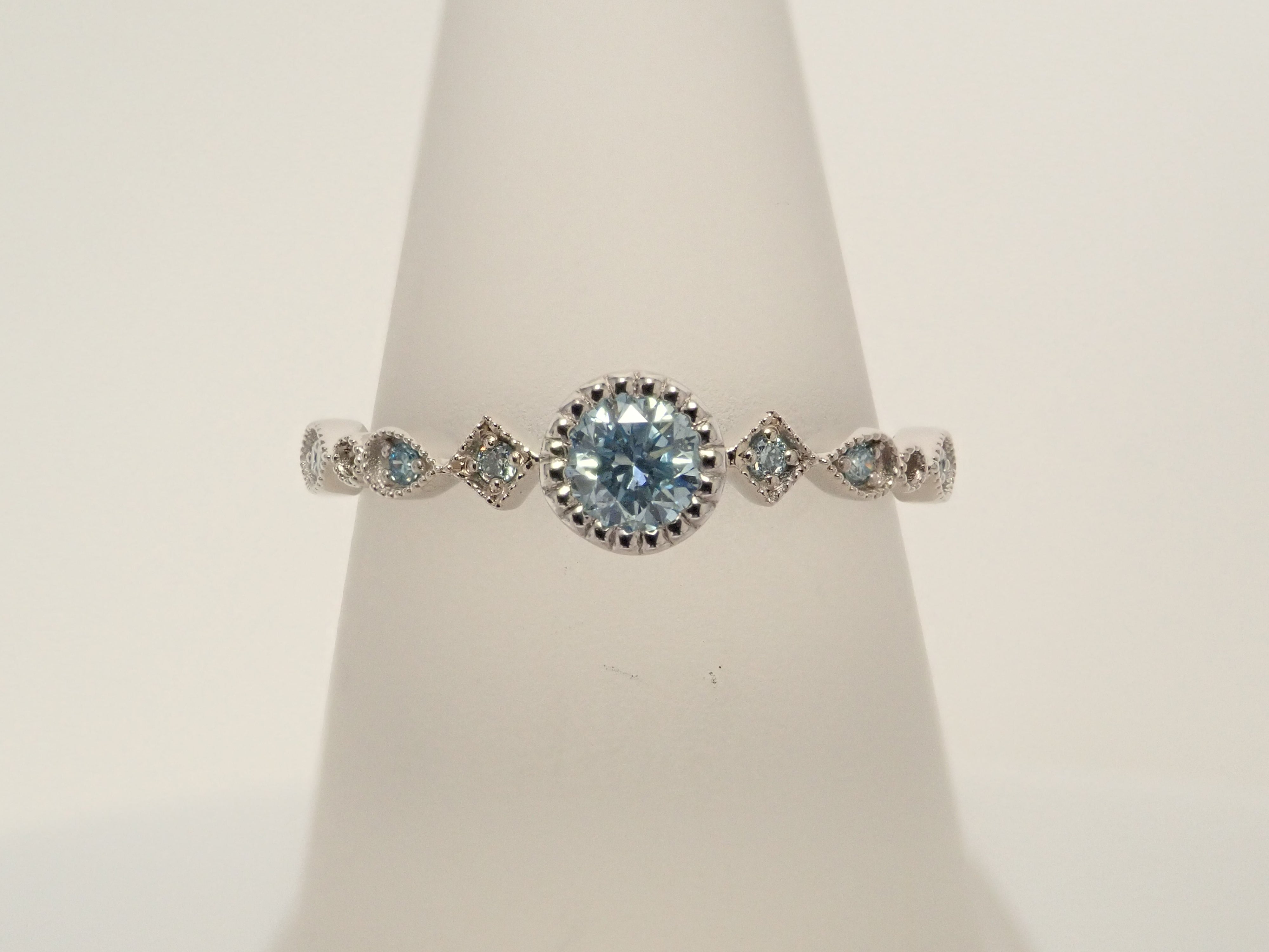 Pt950 アイスブルーダイヤモンド(トリートメント) 0.197ct リング