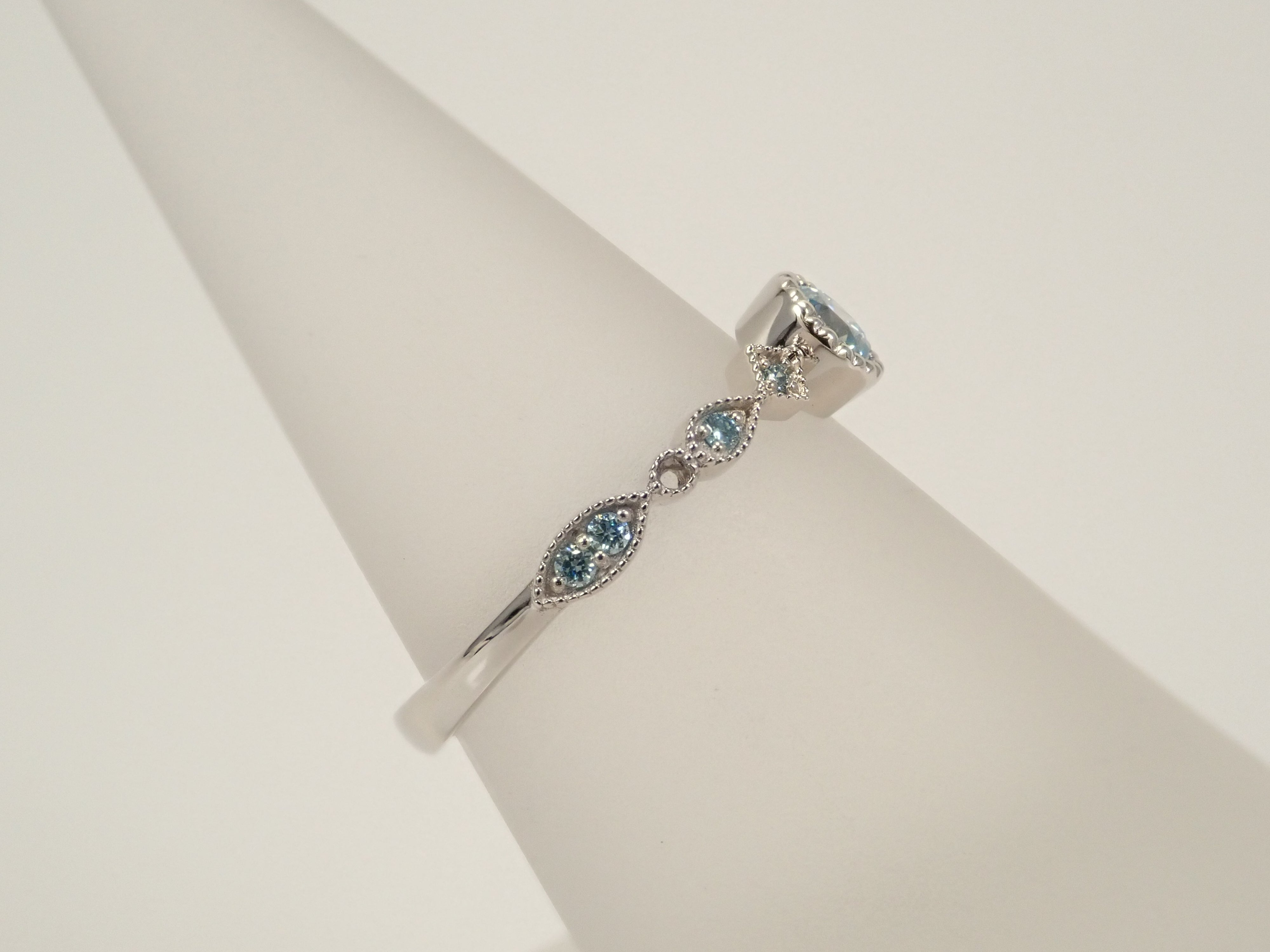 Pt950 アイスブルーダイヤモンド(トリートメント) 0.197ct リング