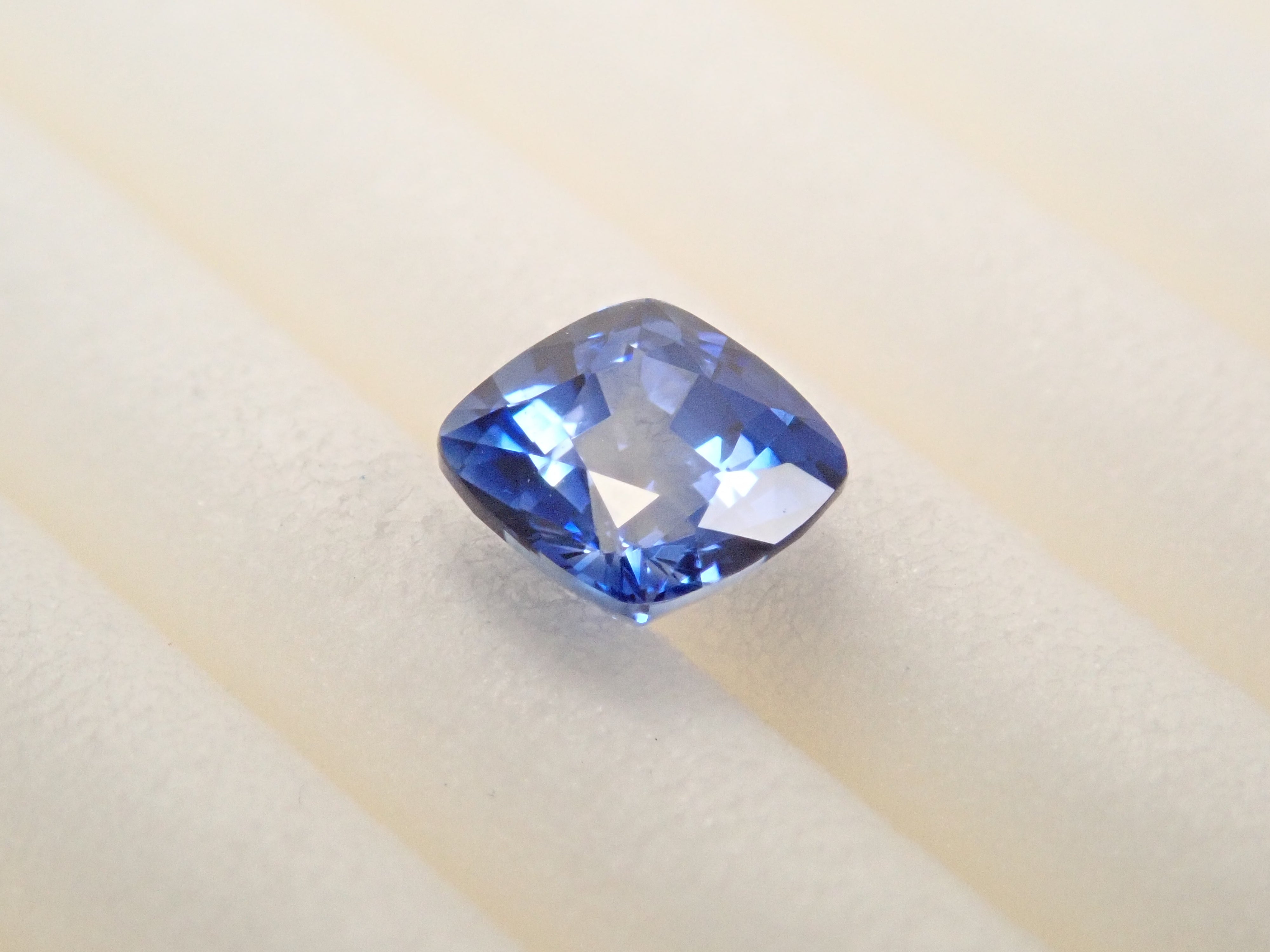 【2月6日晚間10點開賣】矢車菊藍藍寶石裸石 0.370克拉 AIGS