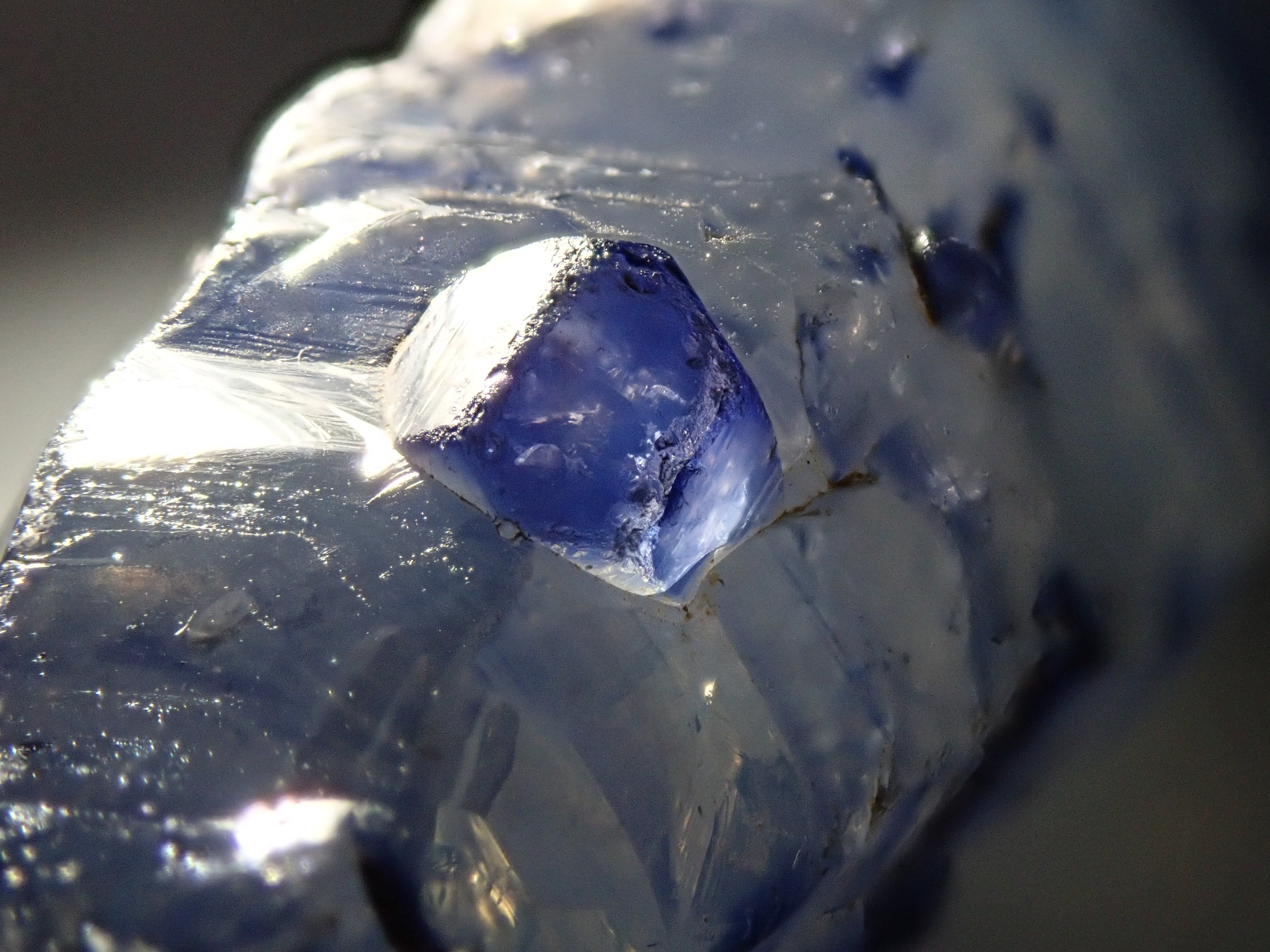 【抽選販売_20260301_15】スリランカ産グラスボディ(サファイアクリスタル) 142.496ct原石