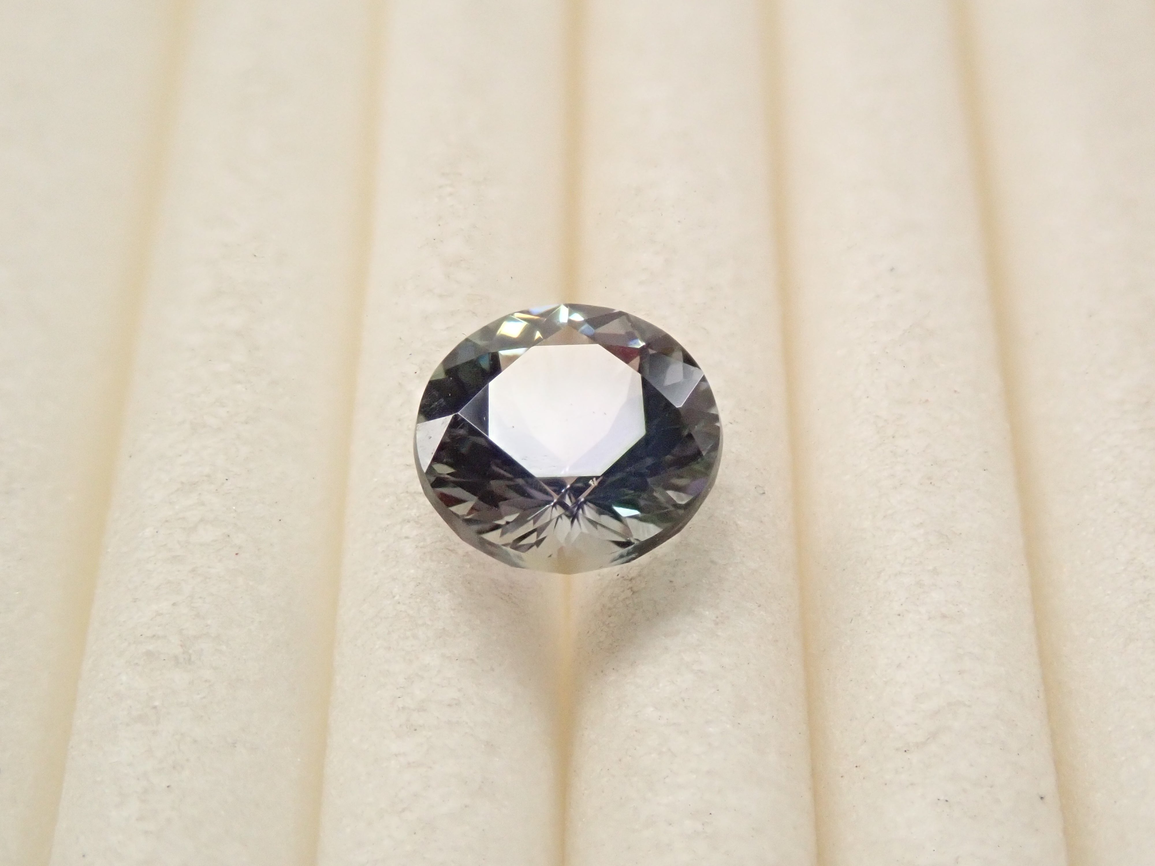 【2/7 22時販売】タンザニア産ゾイサイト 5.5mm/0.689ctルース