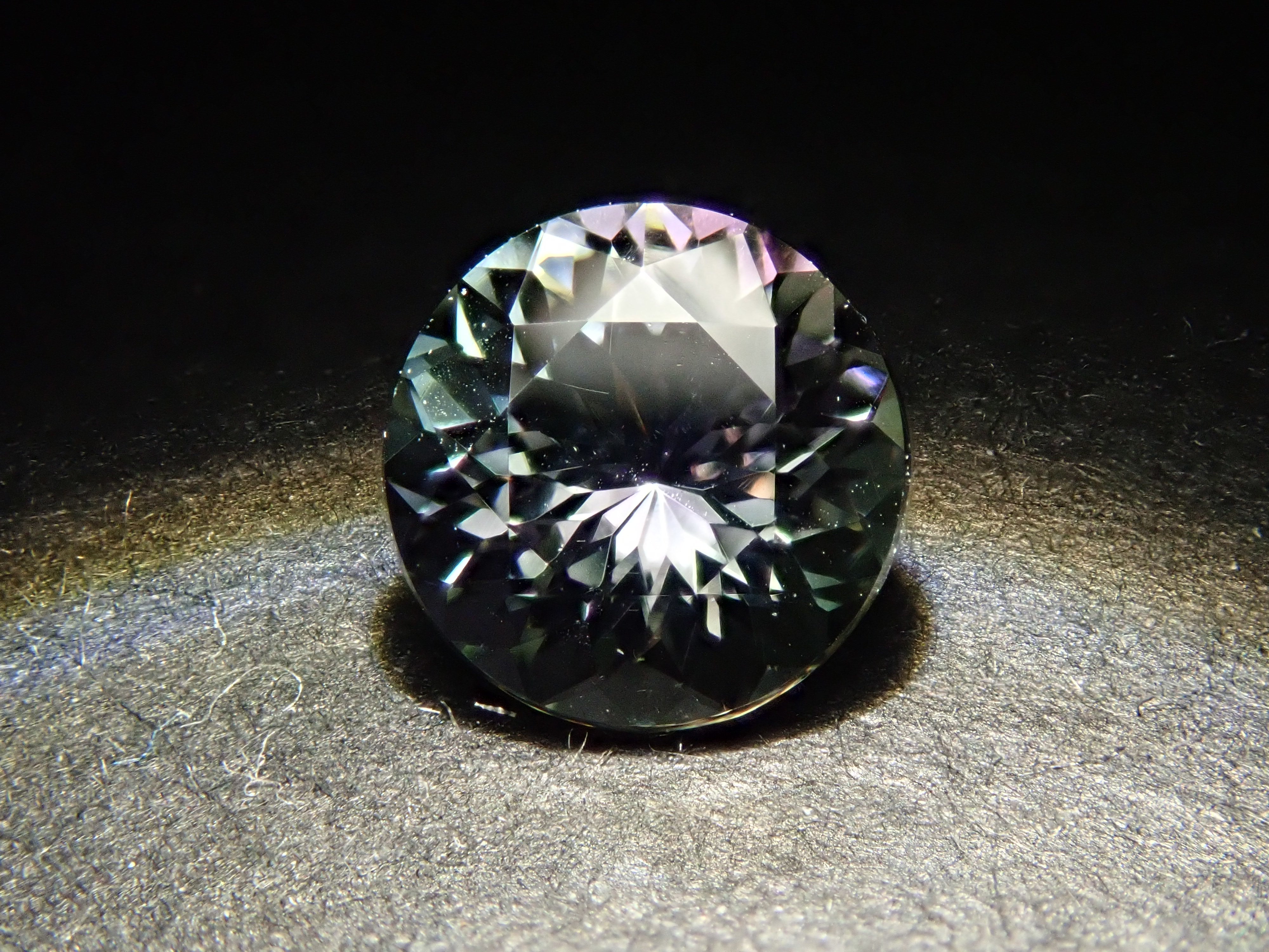 【2/7 22時販売】タンザニア産ゾイサイト 5.5mm/0.689ctルース