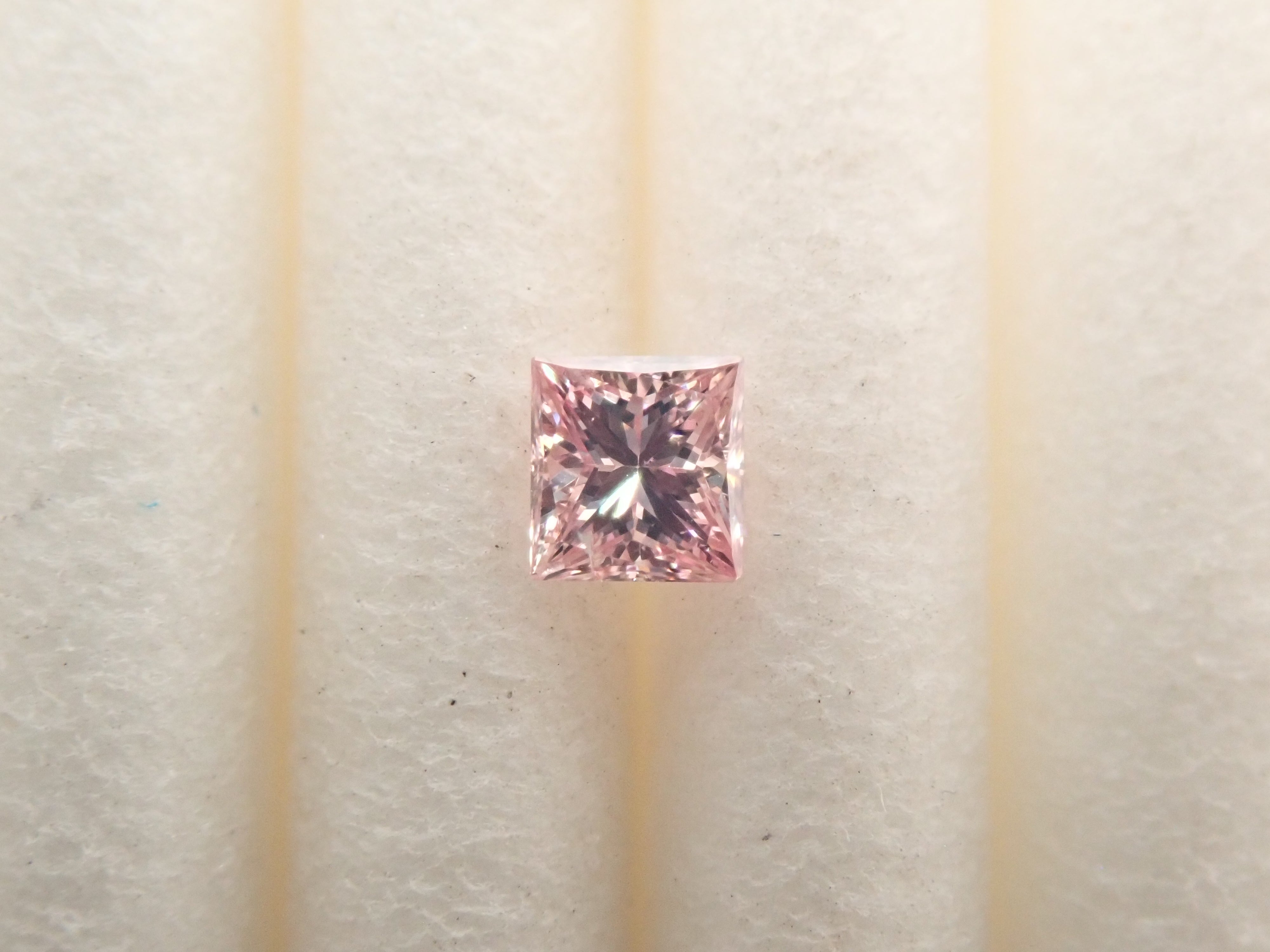 【2/7 22時販売】ピンクダイヤモンド 0.097ctルース(FANCY PINK, SI2)