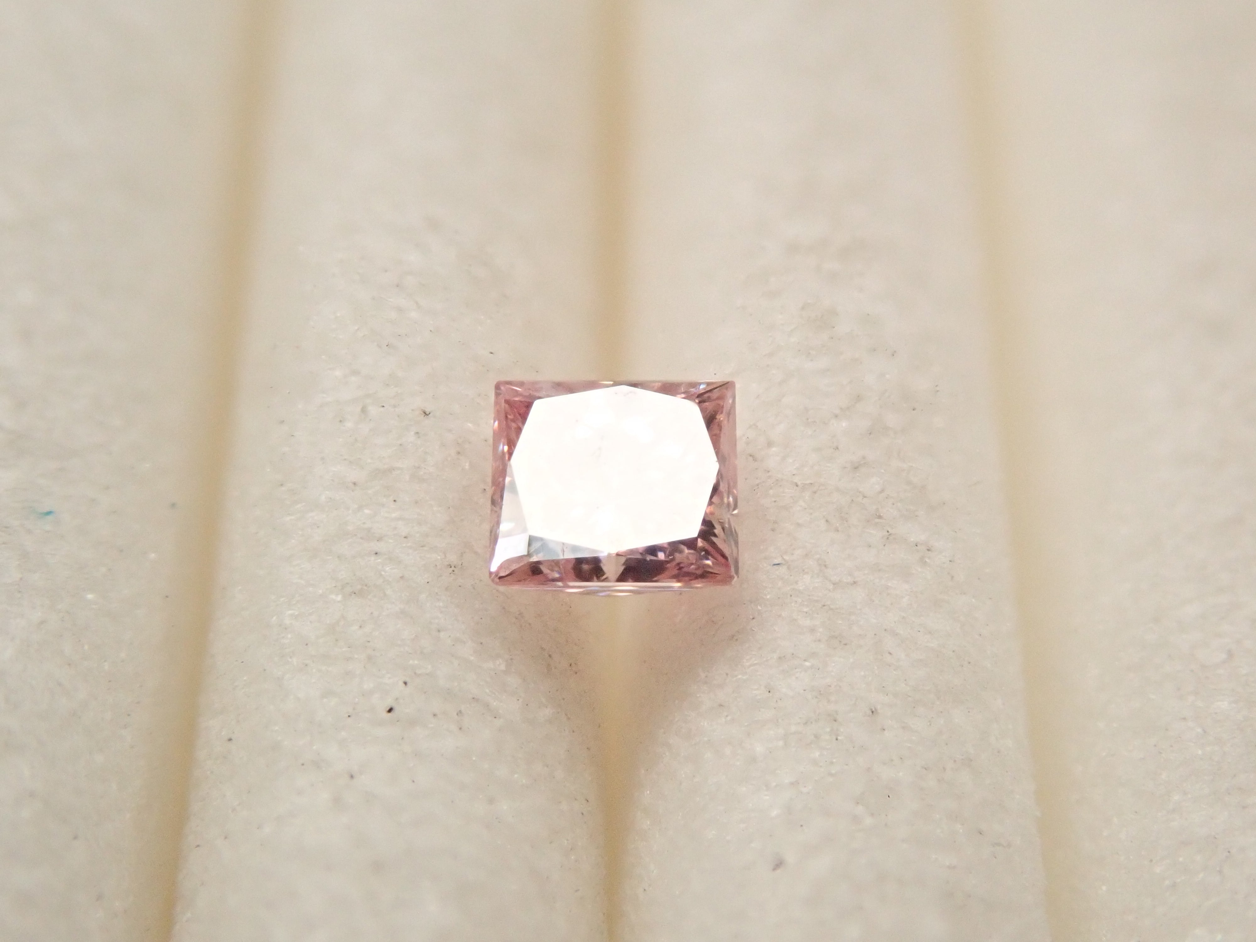 【2/7 22時販売】ピンクダイヤモンド 0.097ctルース(FANCY PINK, SI2)