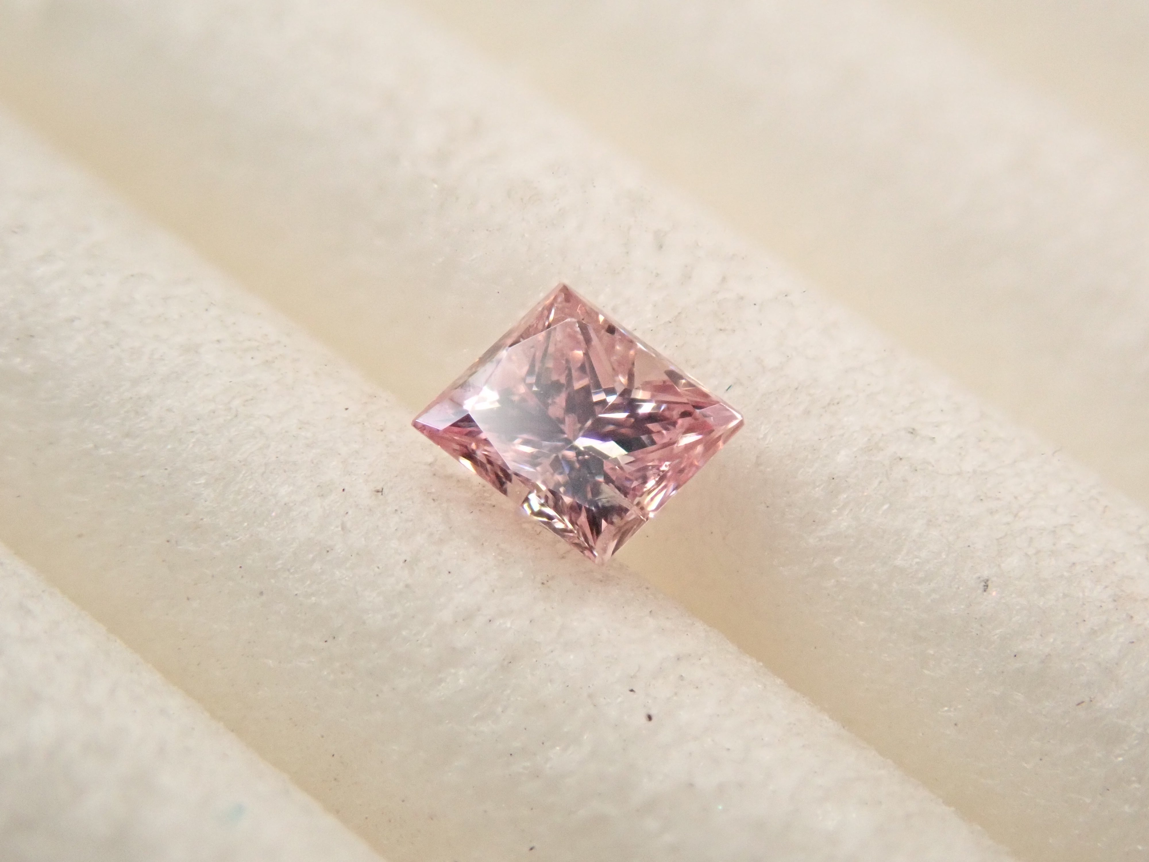 【2/7 22時販売】ピンクダイヤモンド 0.097ctルース(FANCY PINK, SI2)