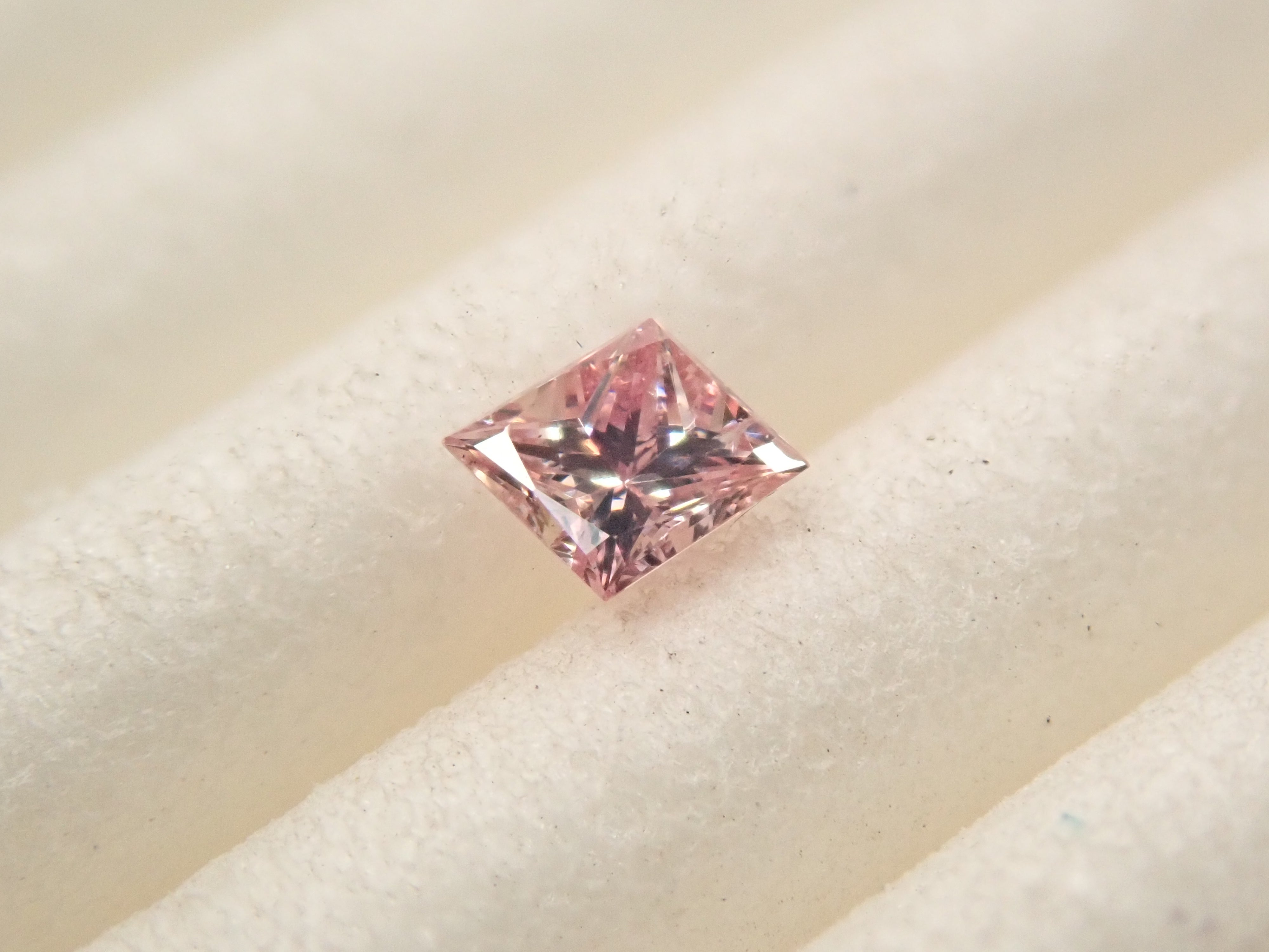 【2/7 22時販売】ピンクダイヤモンド 0.097ctルース(FANCY PINK, SI2)