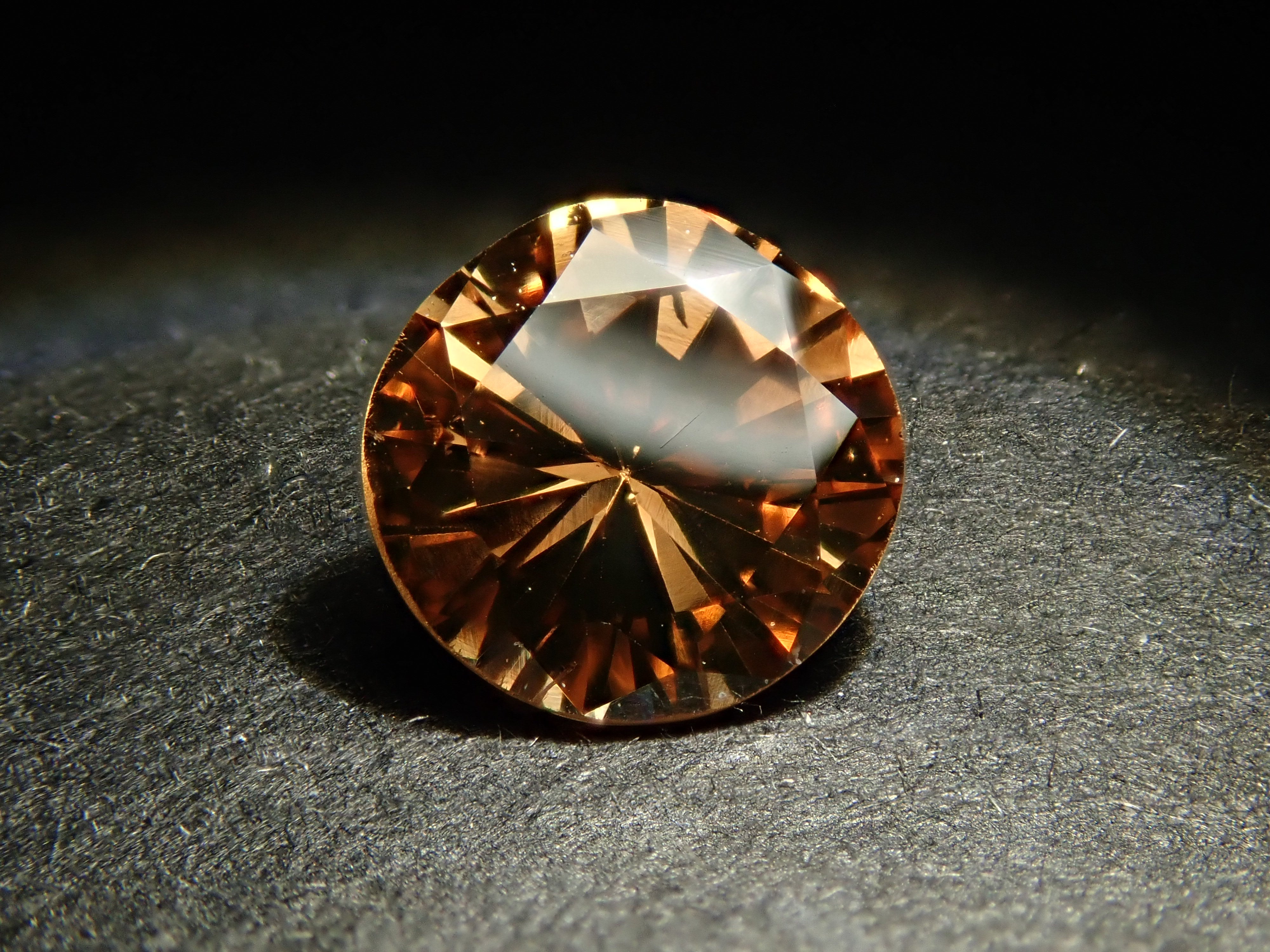 【2/7 22時販売】ブラウンダイヤモンド 5.2mm/0.561ctルース(FANCY DARK BROWN, SI2)