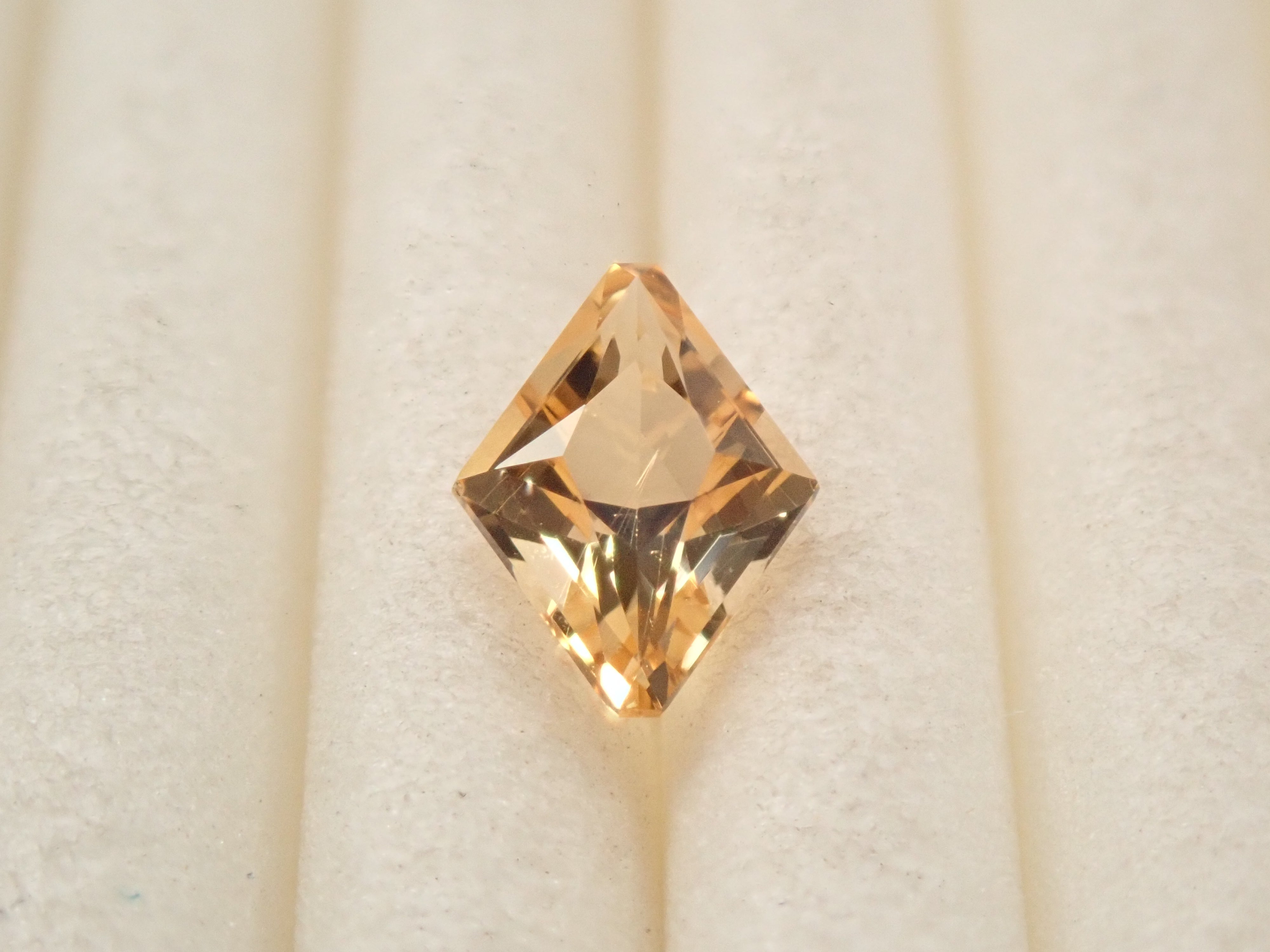 【2/5 22時販売】ブラジル産インペリアルトパーズ 0.353ctルース