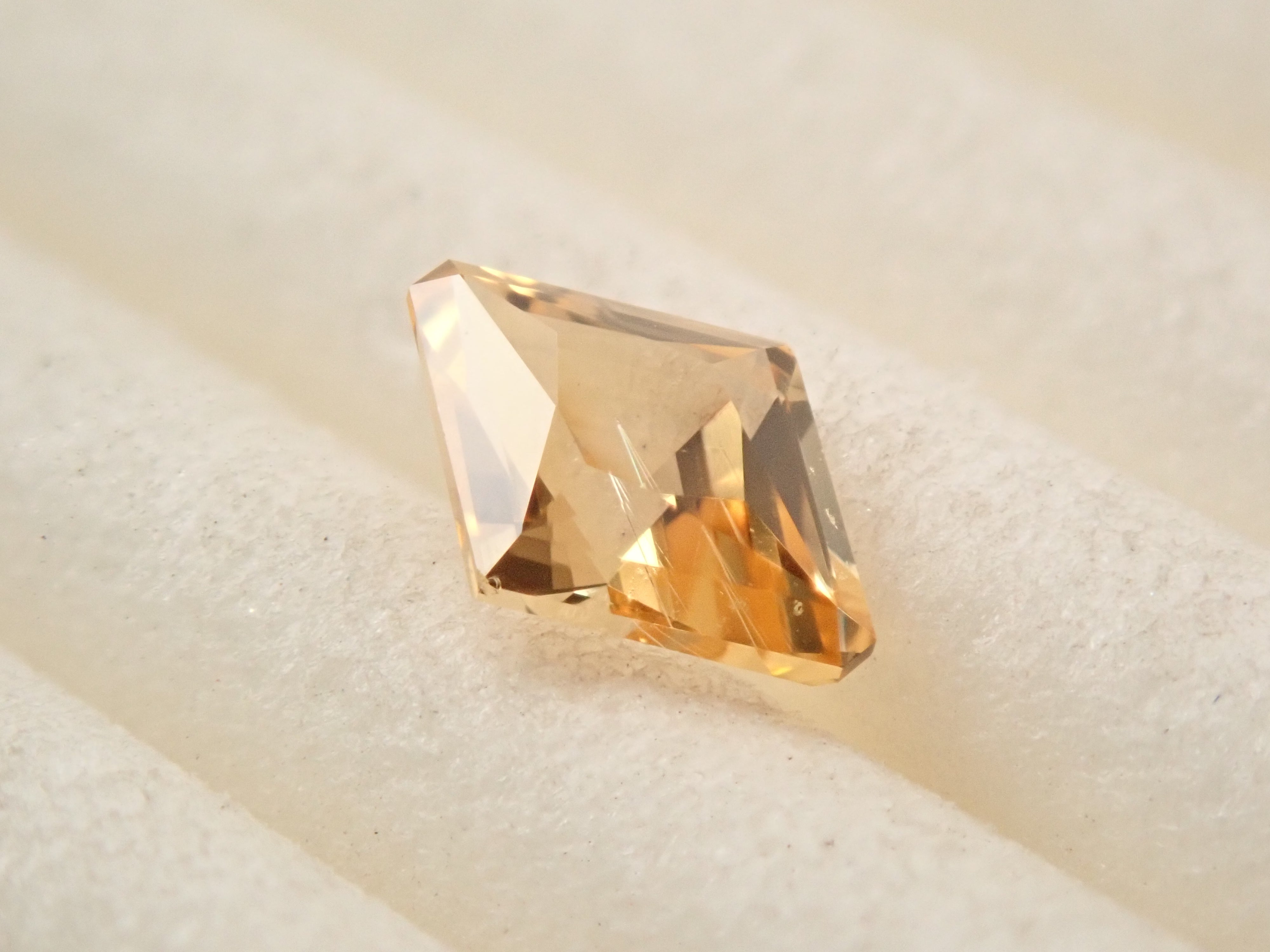 【2/5 22時販売】ブラジル産インペリアルトパーズ 0.353ctルース