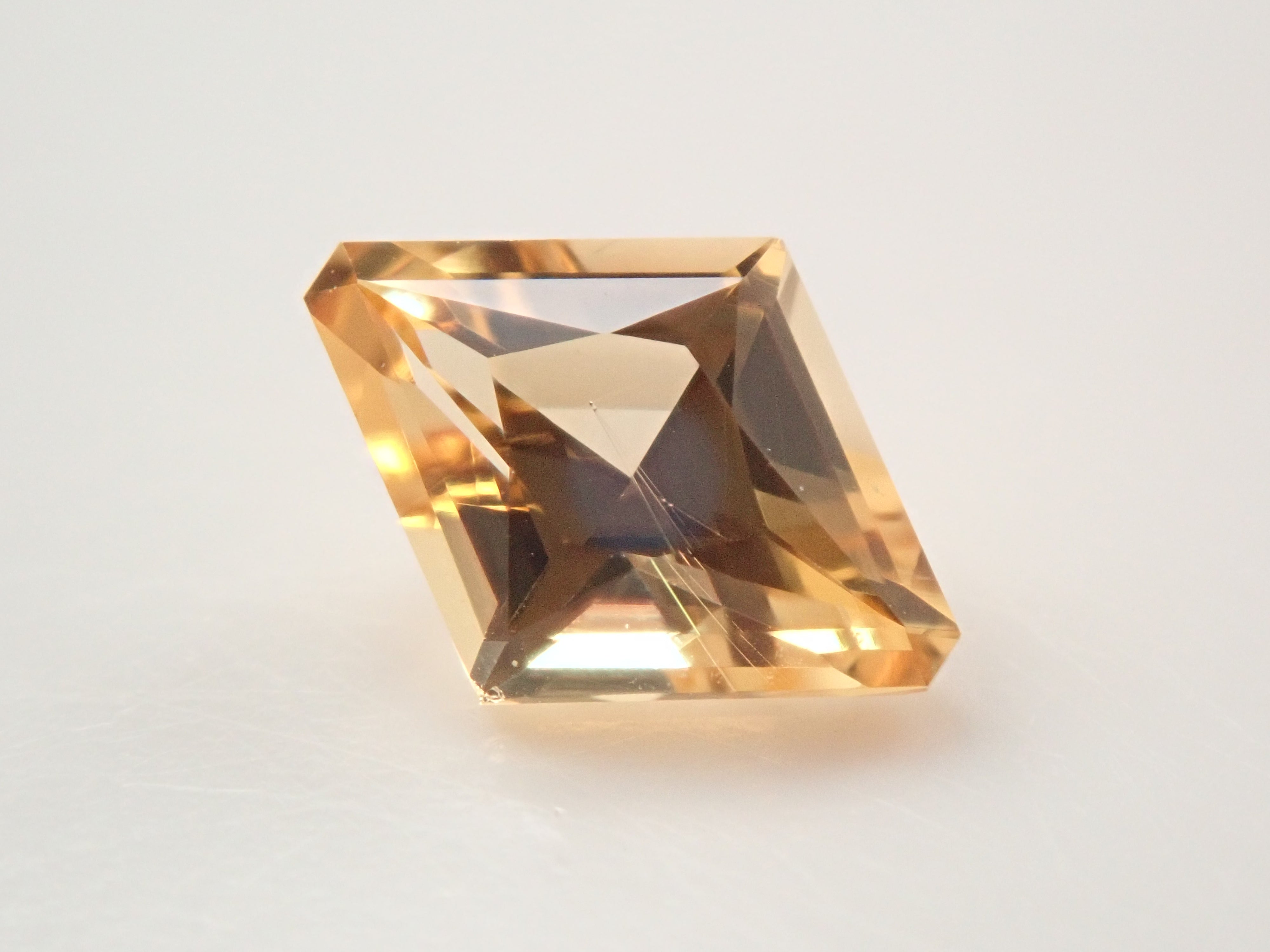 【2/5 22時販売】ブラジル産インペリアルトパーズ 0.353ctルース