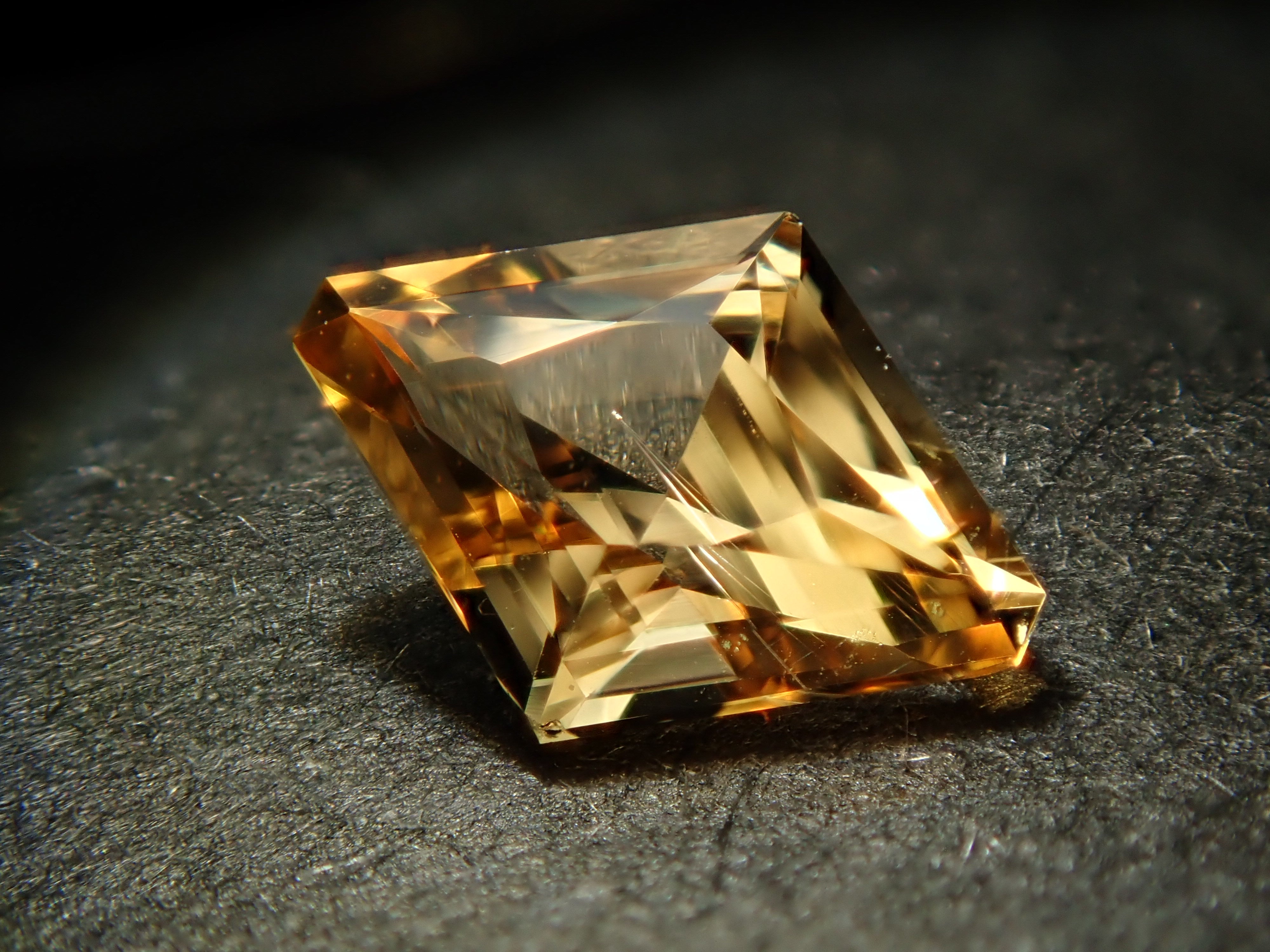 【2/5 22時販売】ブラジル産インペリアルトパーズ 0.353ctルース