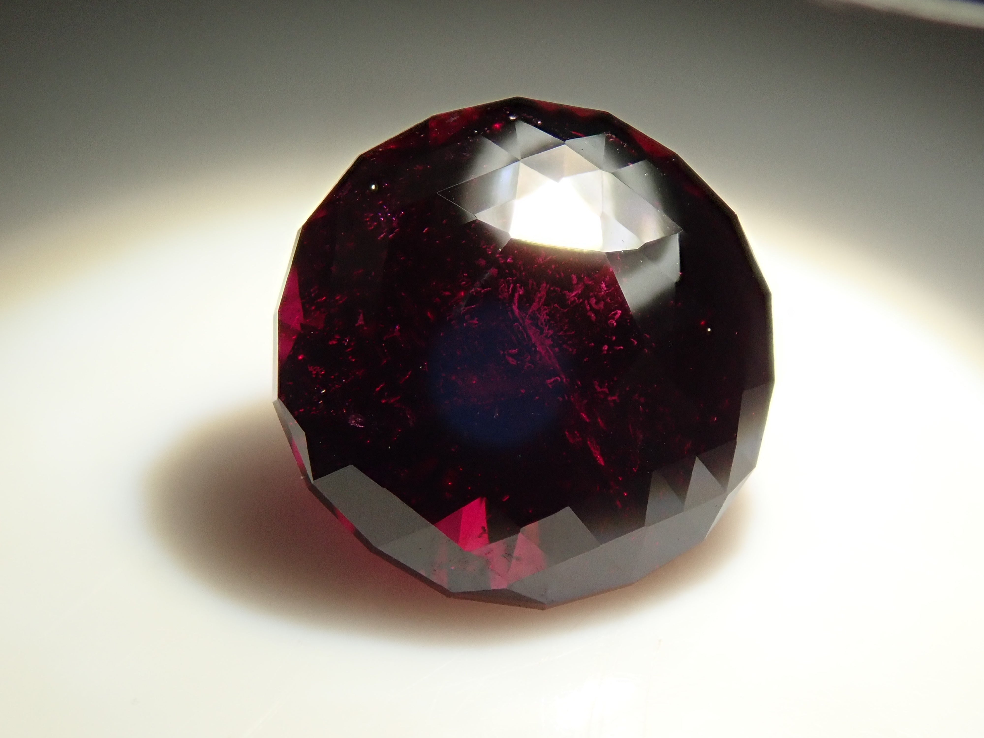 【2/5 22時販売】タンザニア産ロードライトガーネット 9.3mm/4.393ctルース