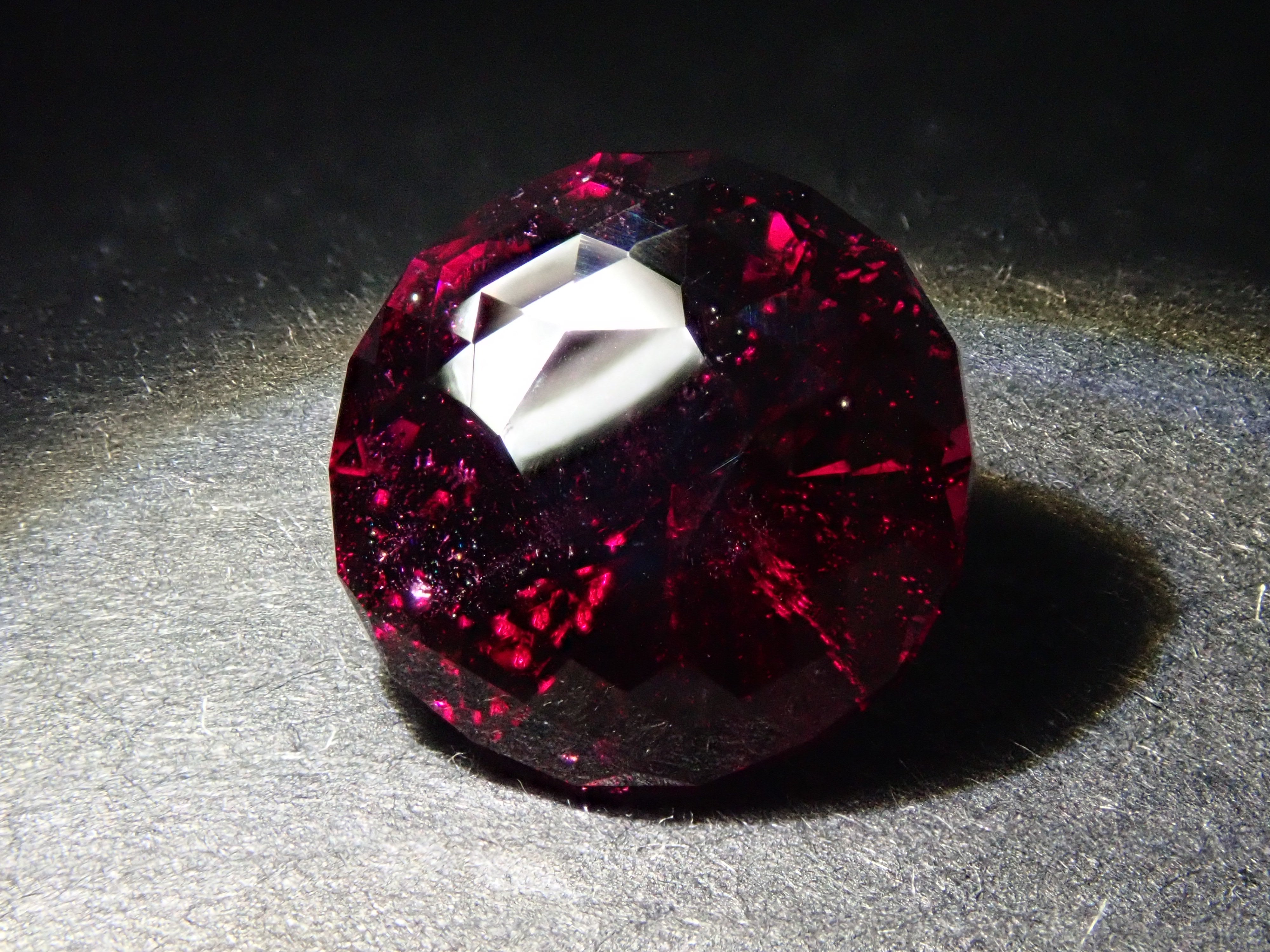 【2/5 22時販売】タンザニア産ロードライトガーネット 9.3mm/4.393ctルース