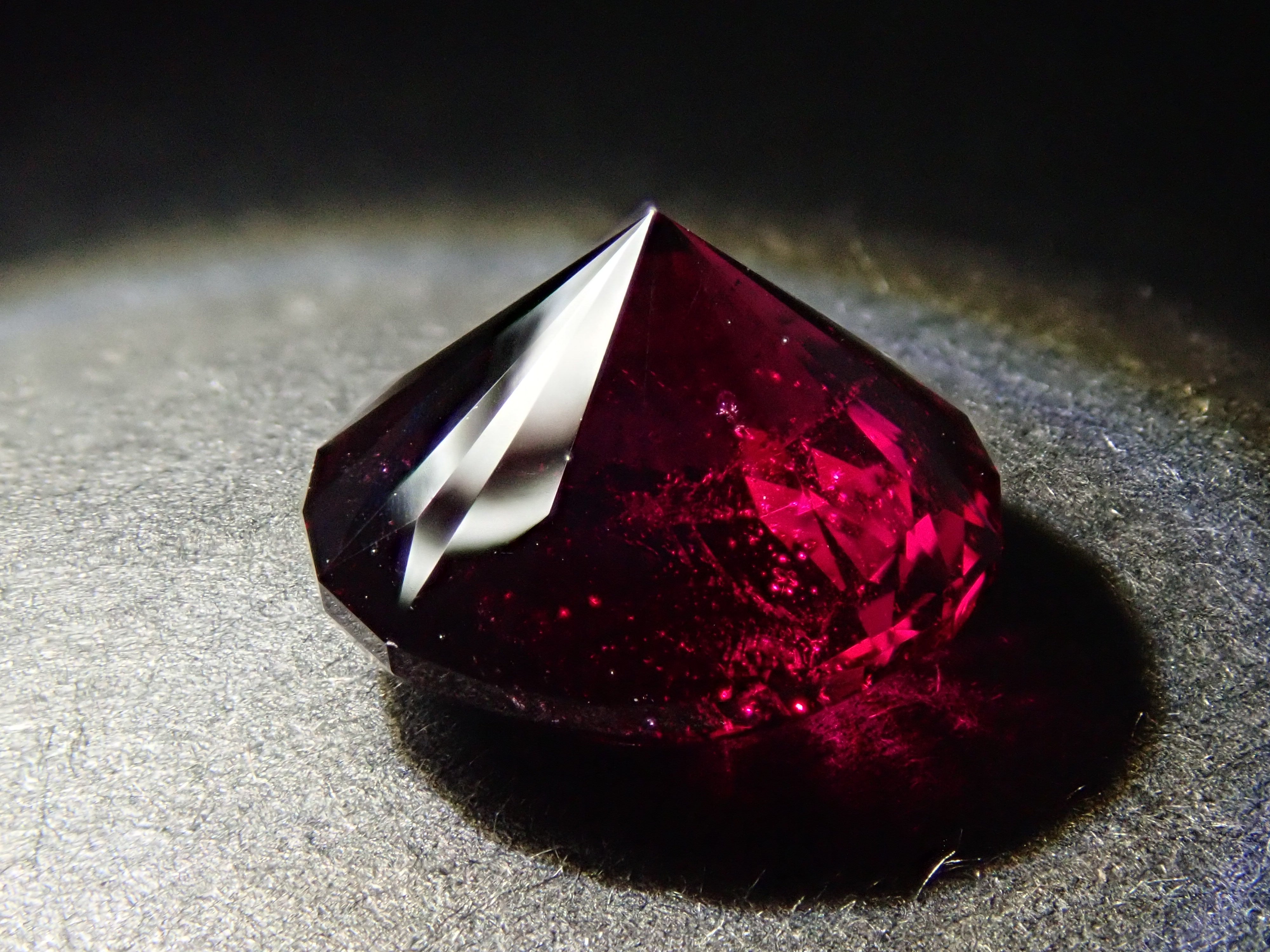 【2/5 22時販売】タンザニア産ロードライトガーネット 9.3mm/4.393ctルース