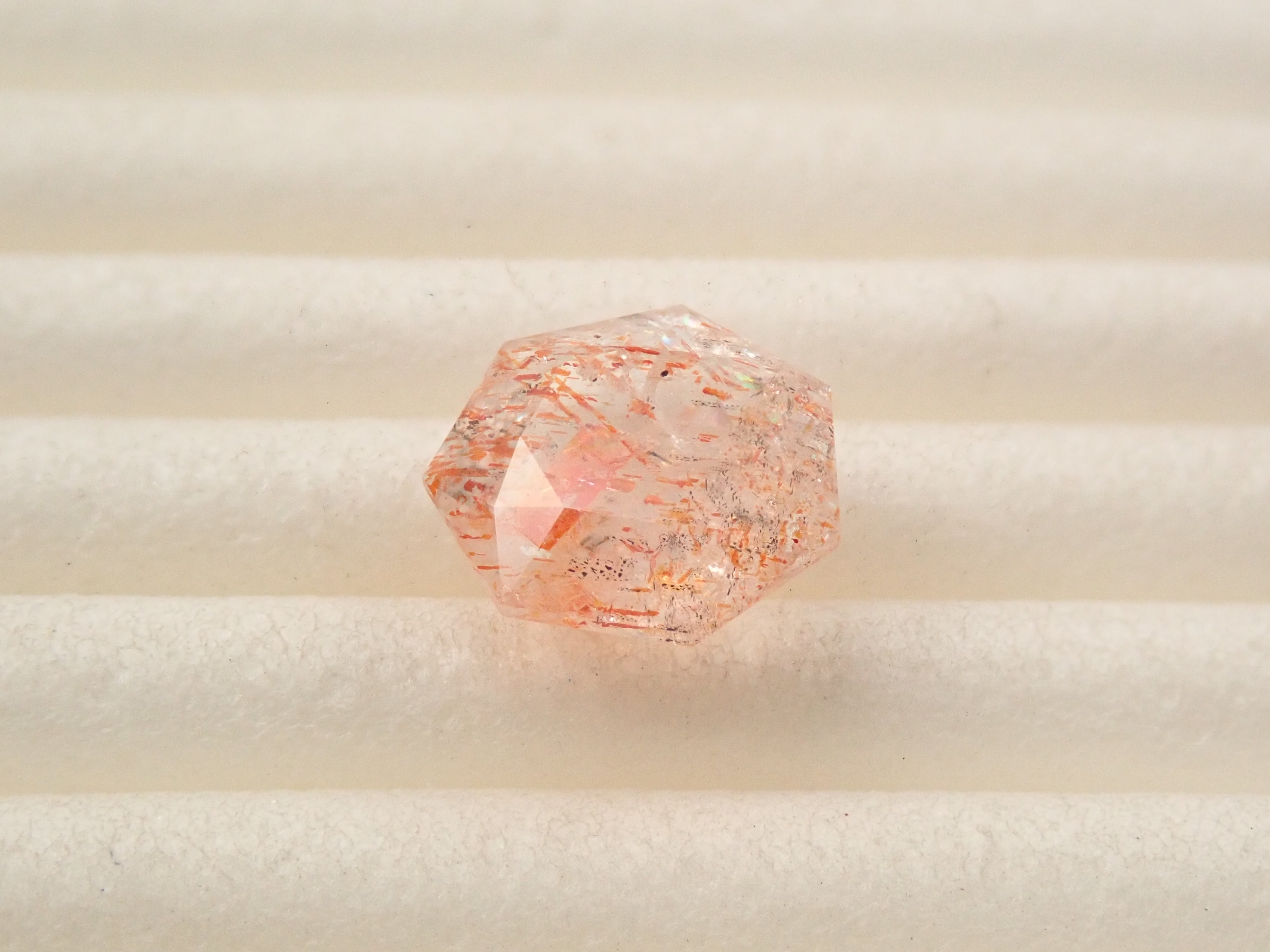 【2月3日晚間10點開售】坦尚尼亞太陽石 1.477克拉 散裝