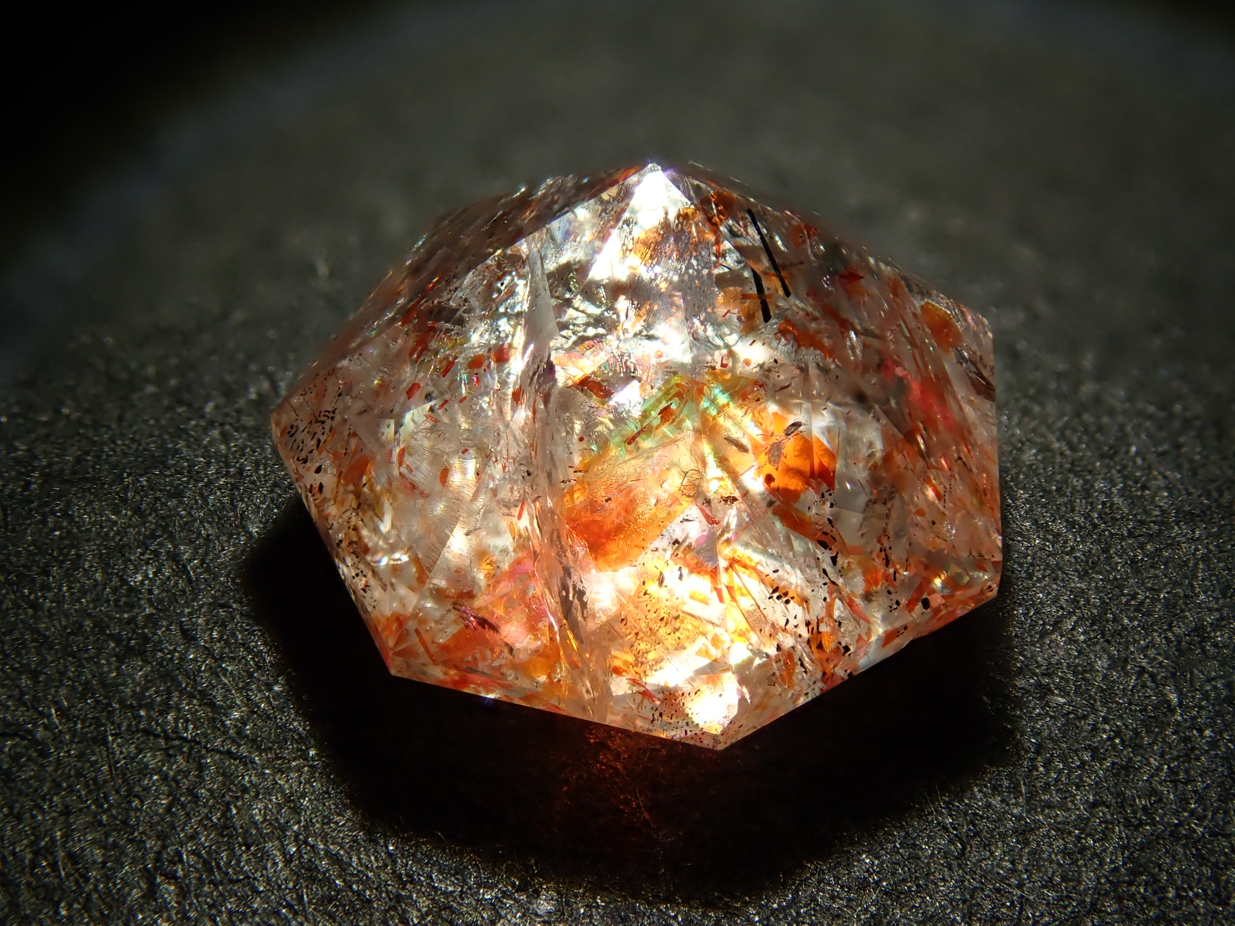 【2月3日晚間10點開售】坦尚尼亞太陽石 1.477克拉 散裝