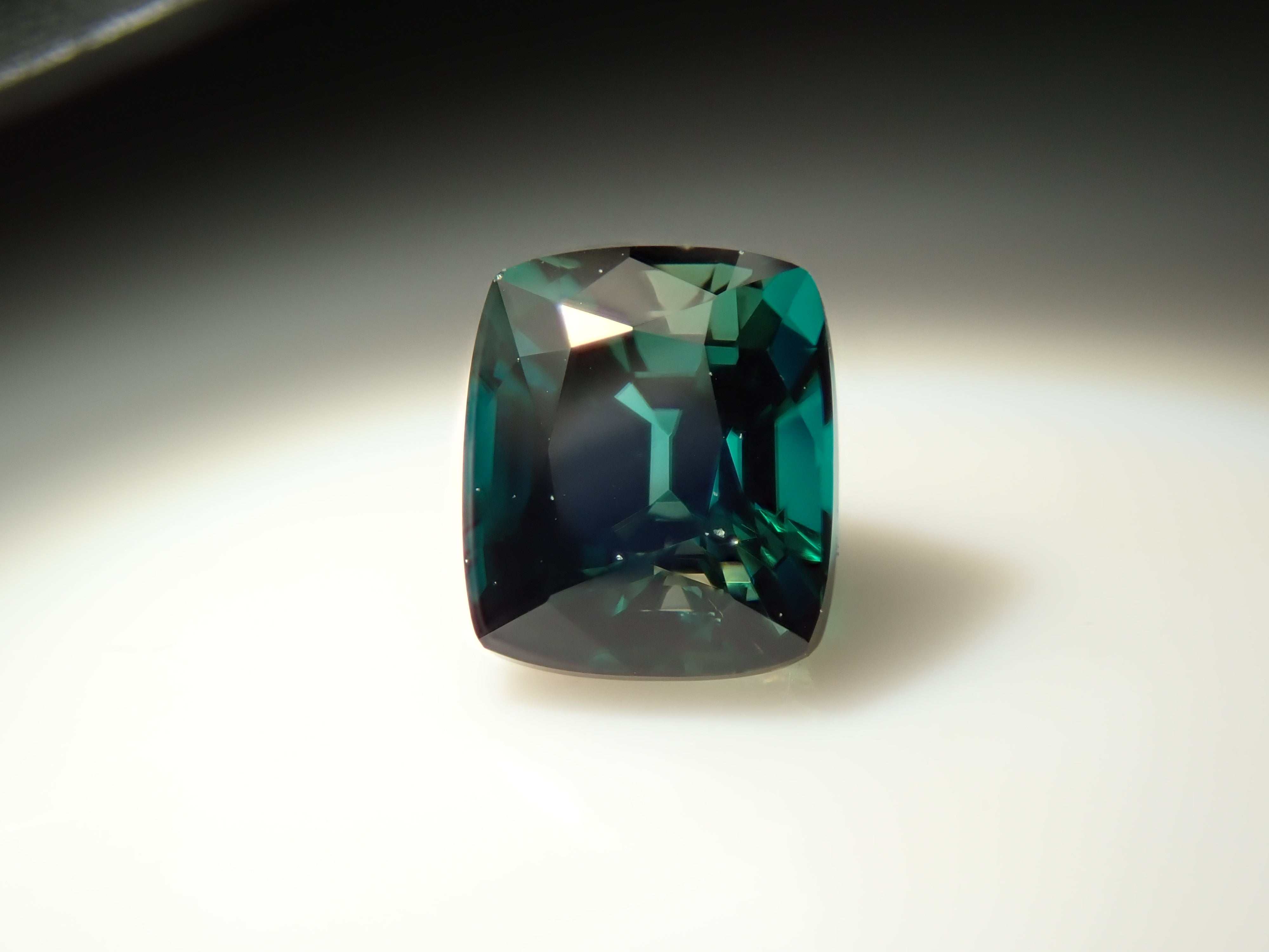 【2/8 22時販売】マダガスカル産グランディディエライト 0.269ctルース