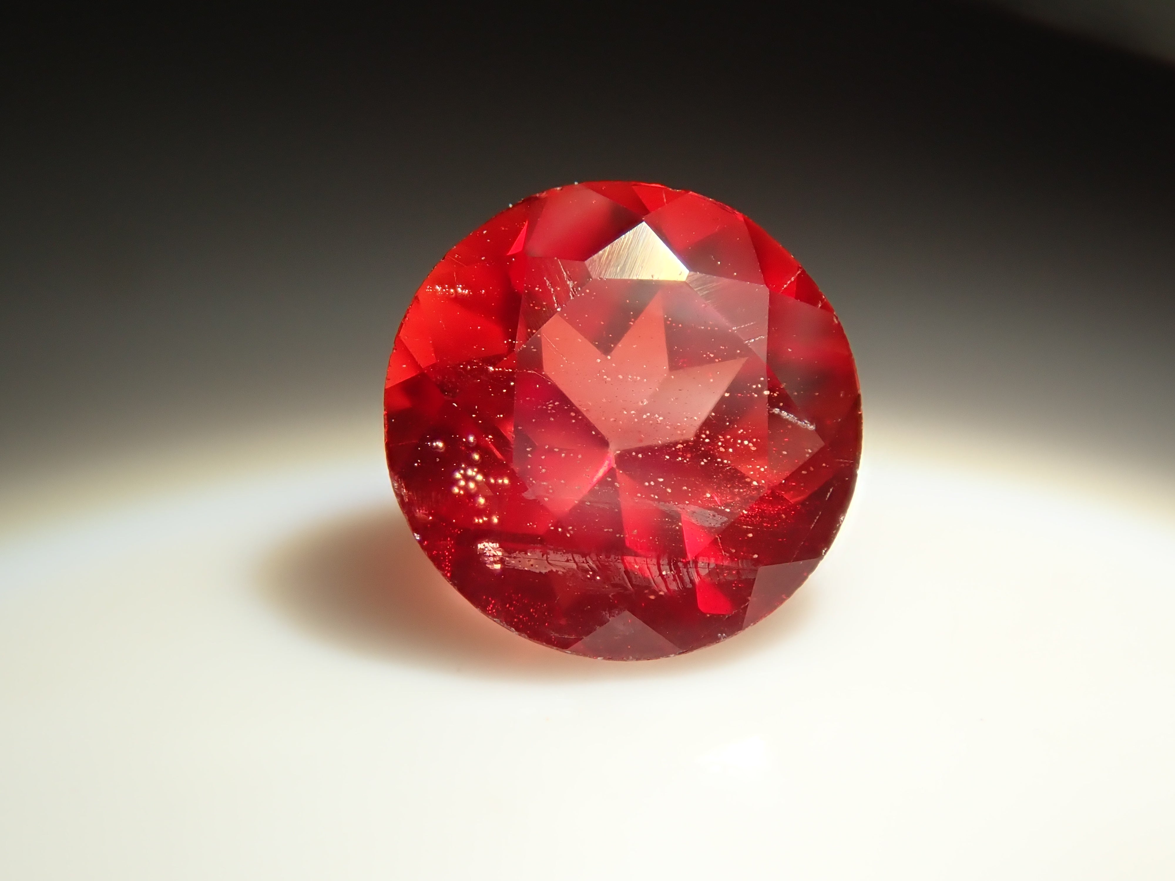 美國俄勒岡州太陽石,0.443克拉散石