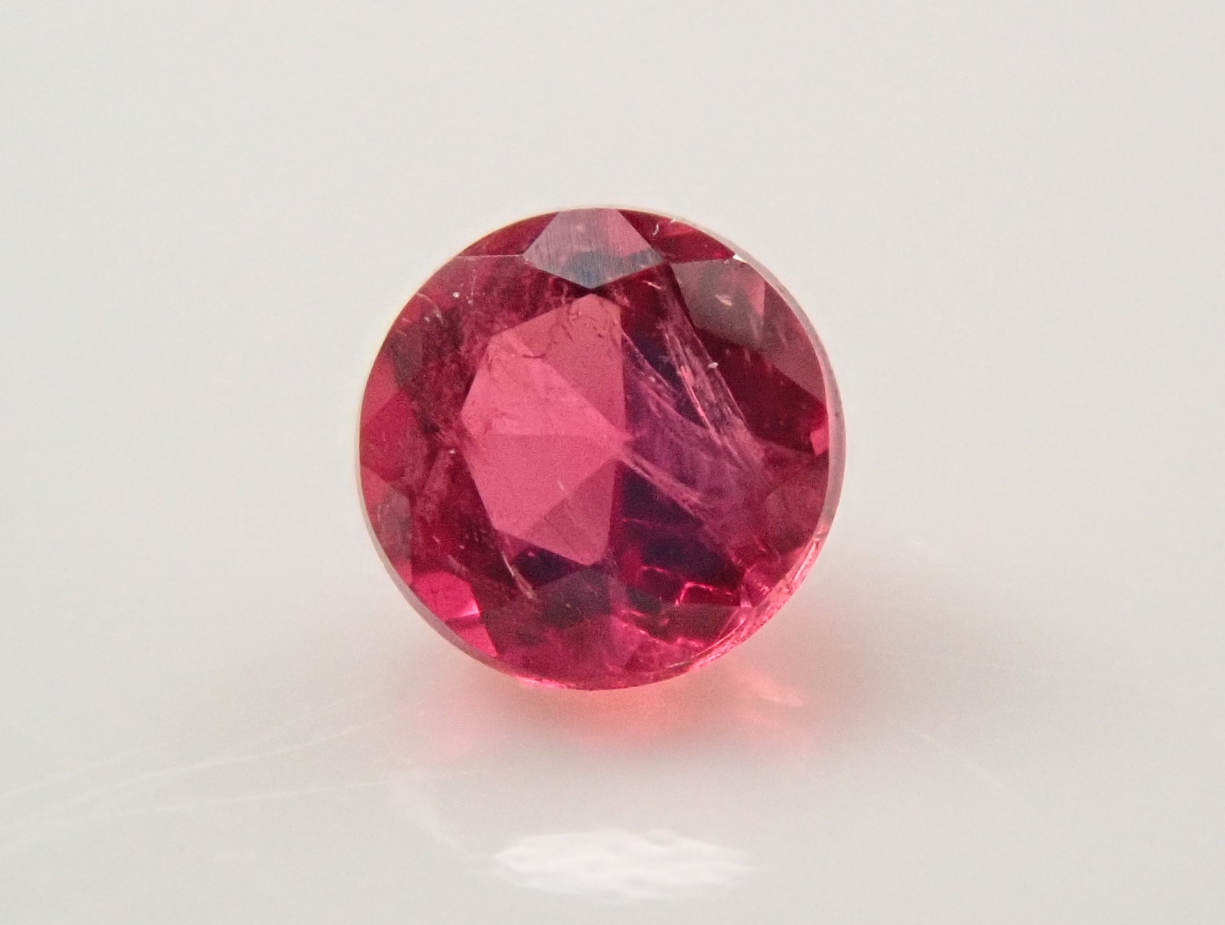 【2/8 22時販売】アメリカ産レッドベリル 2.2mm/0.047ctルース