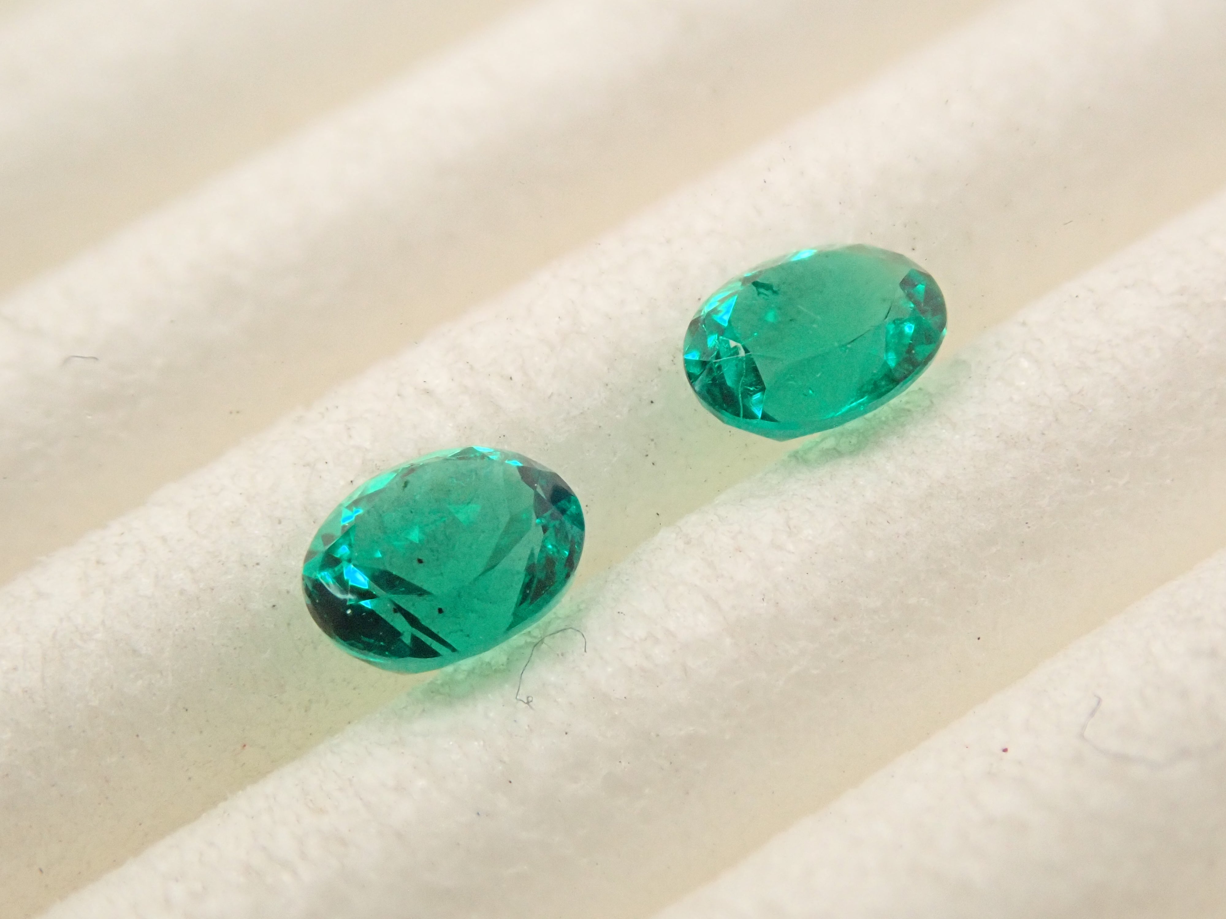 【2/7 22時販売】コロンビア産エメラルド 0.243ct 2石ペアルース