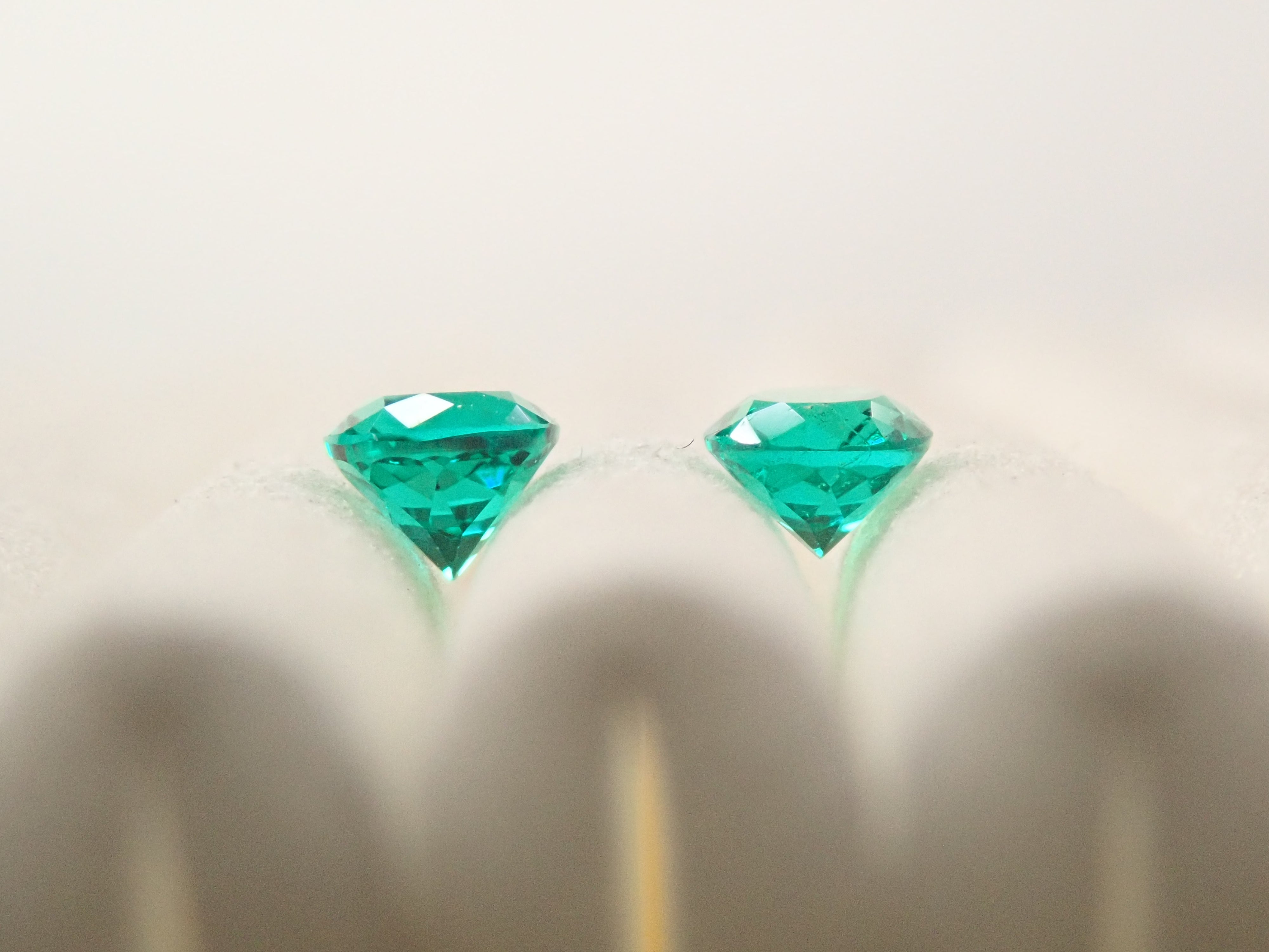 【2/7 22時販売】コロンビア産エメラルド 0.243ct 2石ペアルース