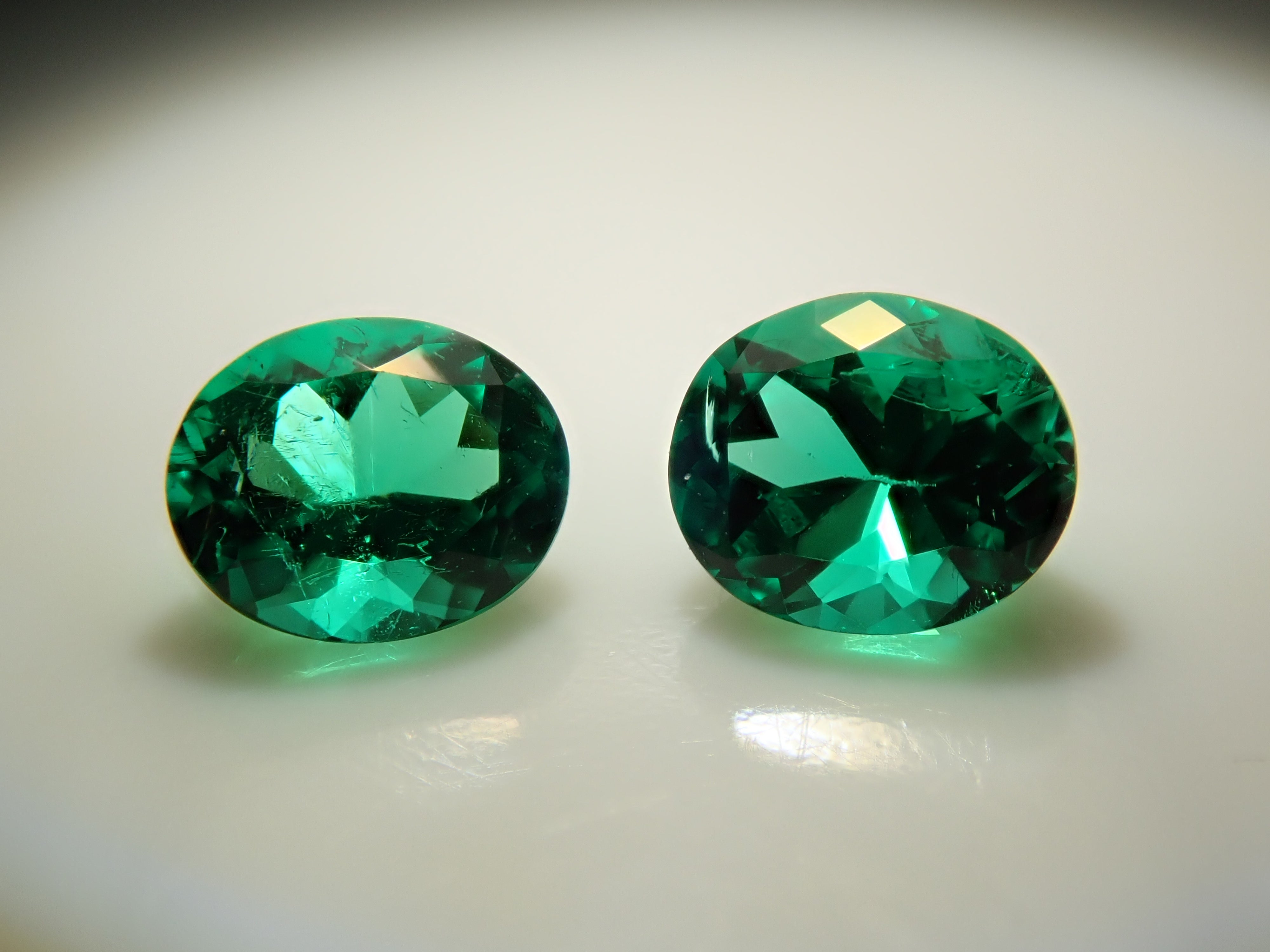 【2/7 22時販売】コロンビア産エメラルド 0.243ct 2石ペアルース