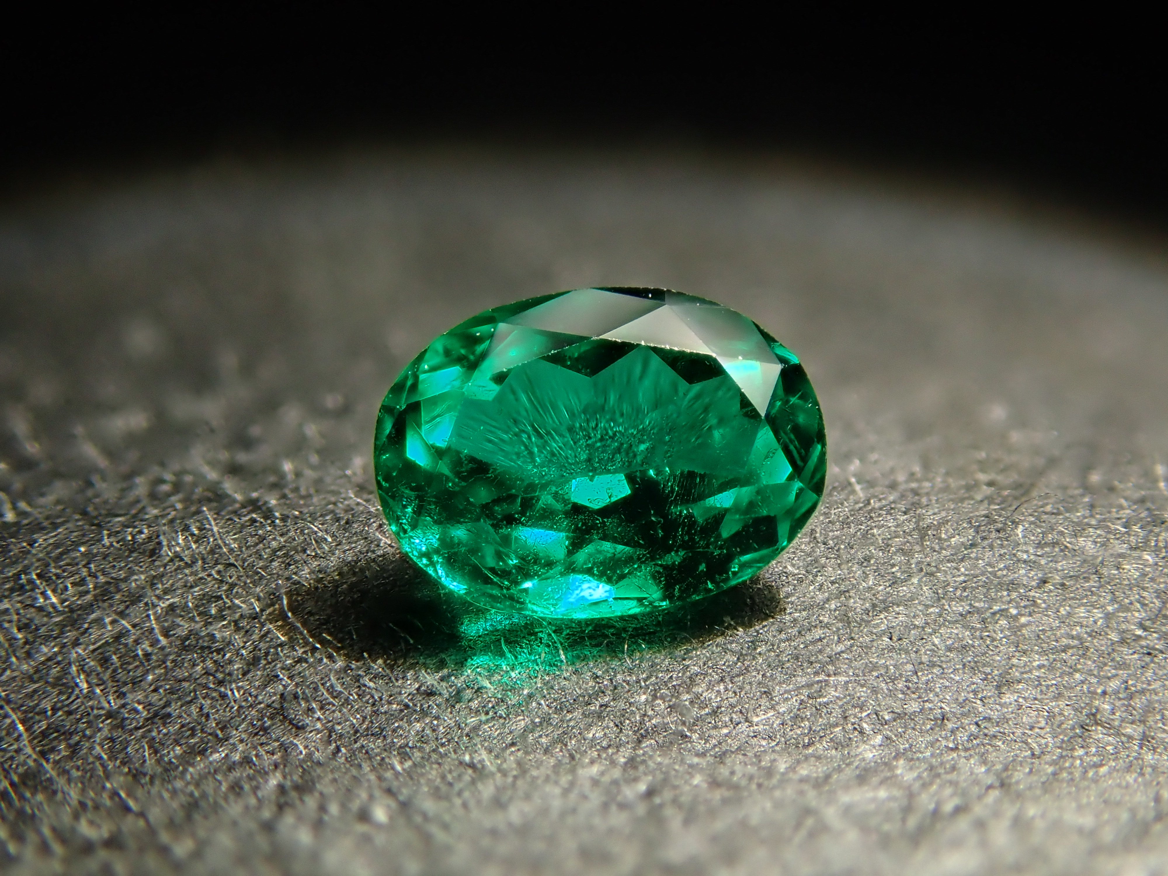 【2月3日晚10點開售】哥倫比亞祖母綠裸鑽 0.159克拉