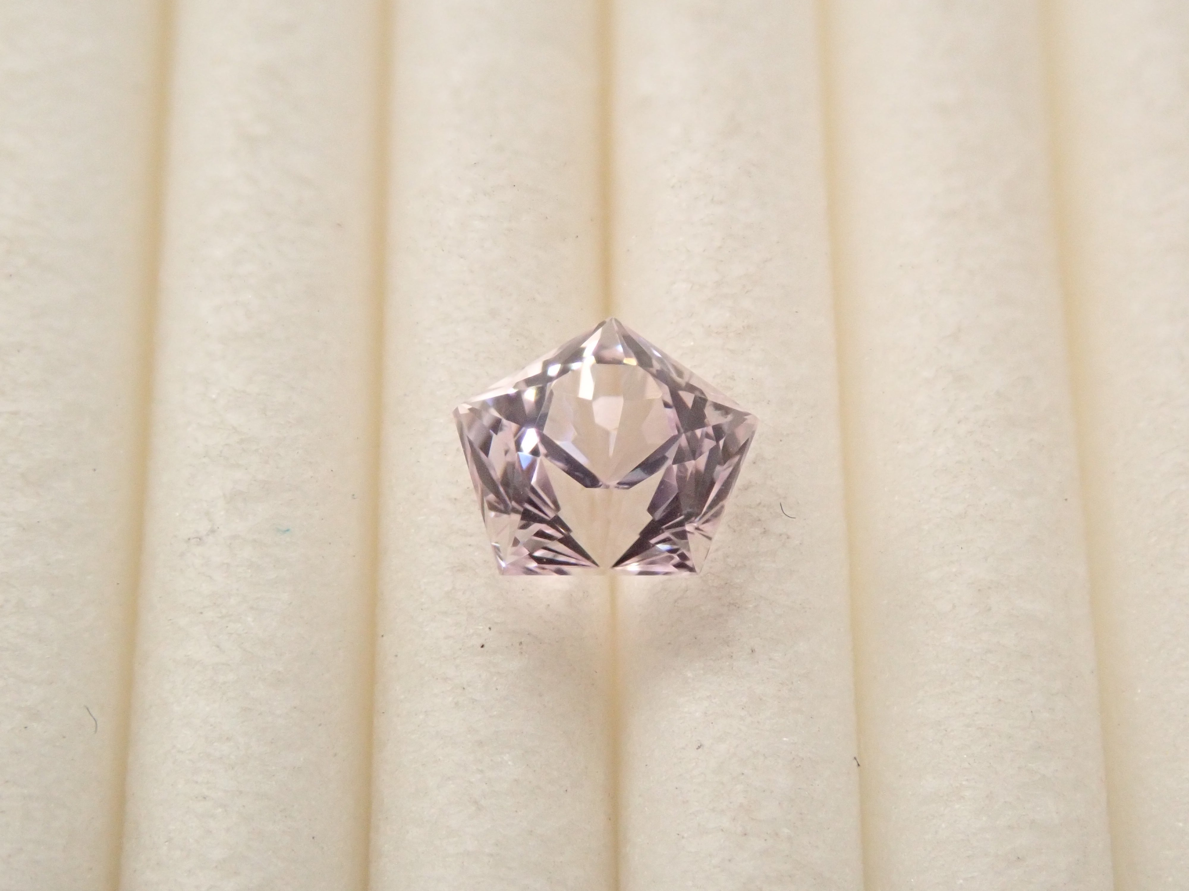 【2/4 22時販売】アフガニスタン産クンツァイト 0.606ctルース