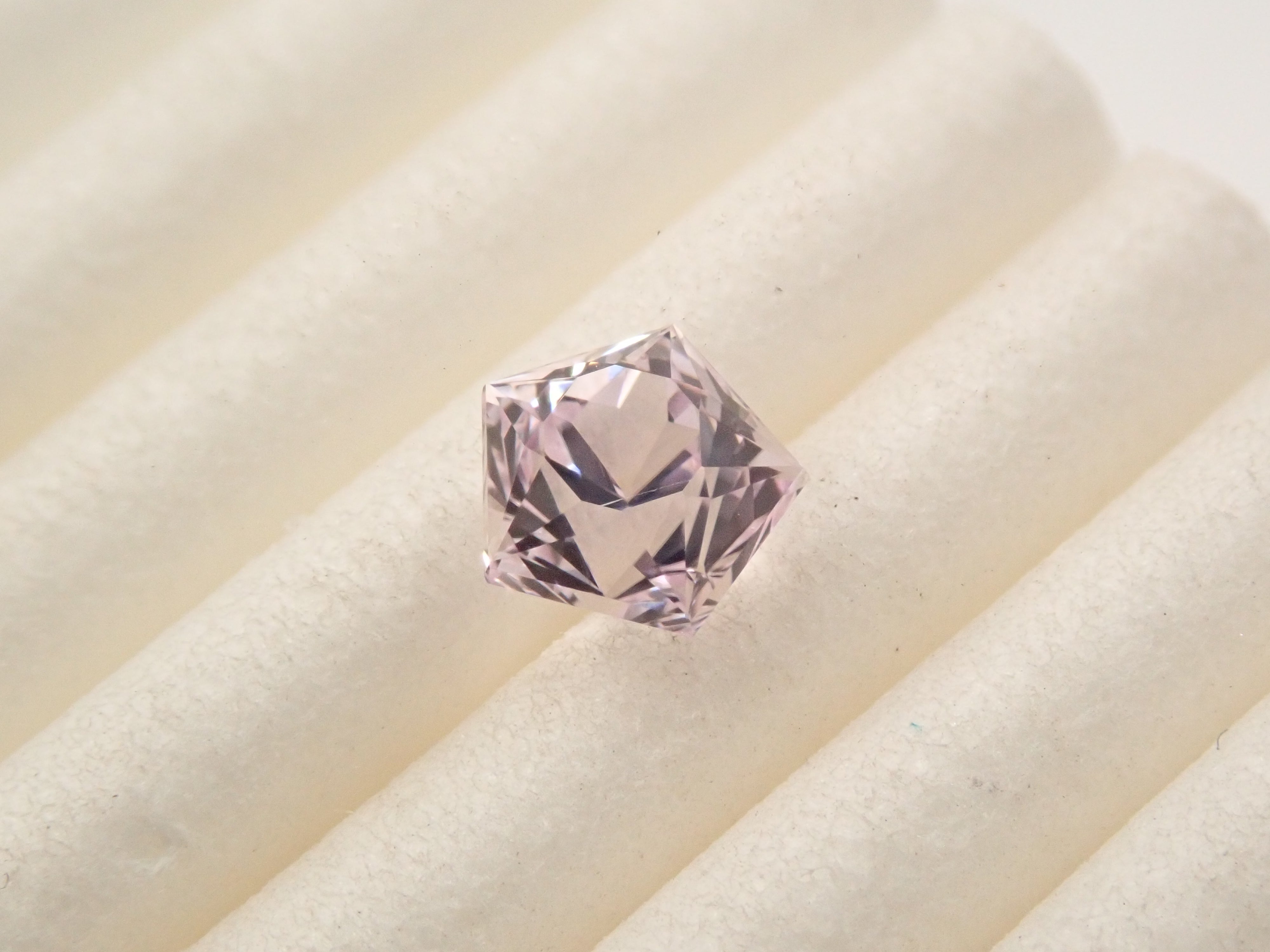 【2/4 22時販売】アフガニスタン産クンツァイト 0.606ctルース