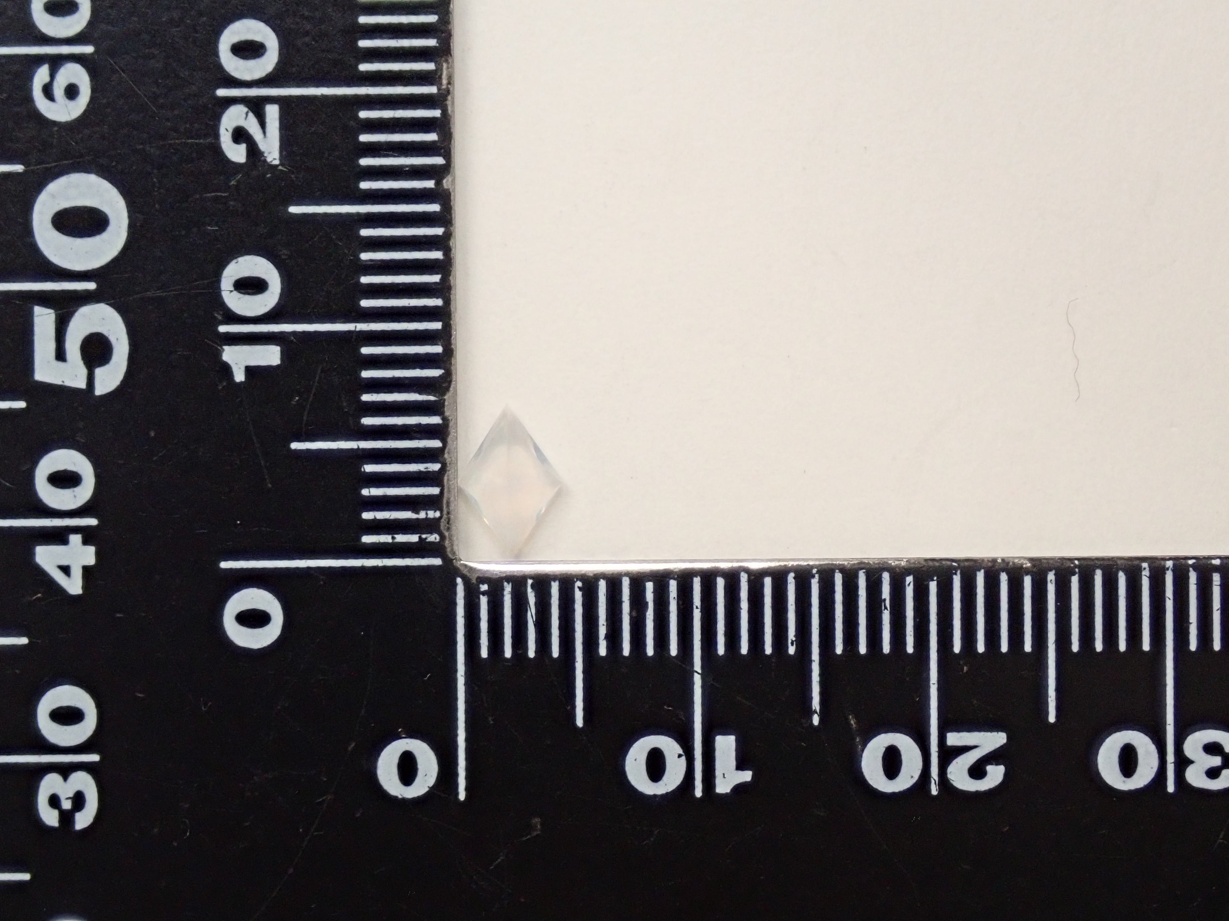 【2月7日晚間10點開售】墨西哥歐泊(刻面)0.208克拉散裝