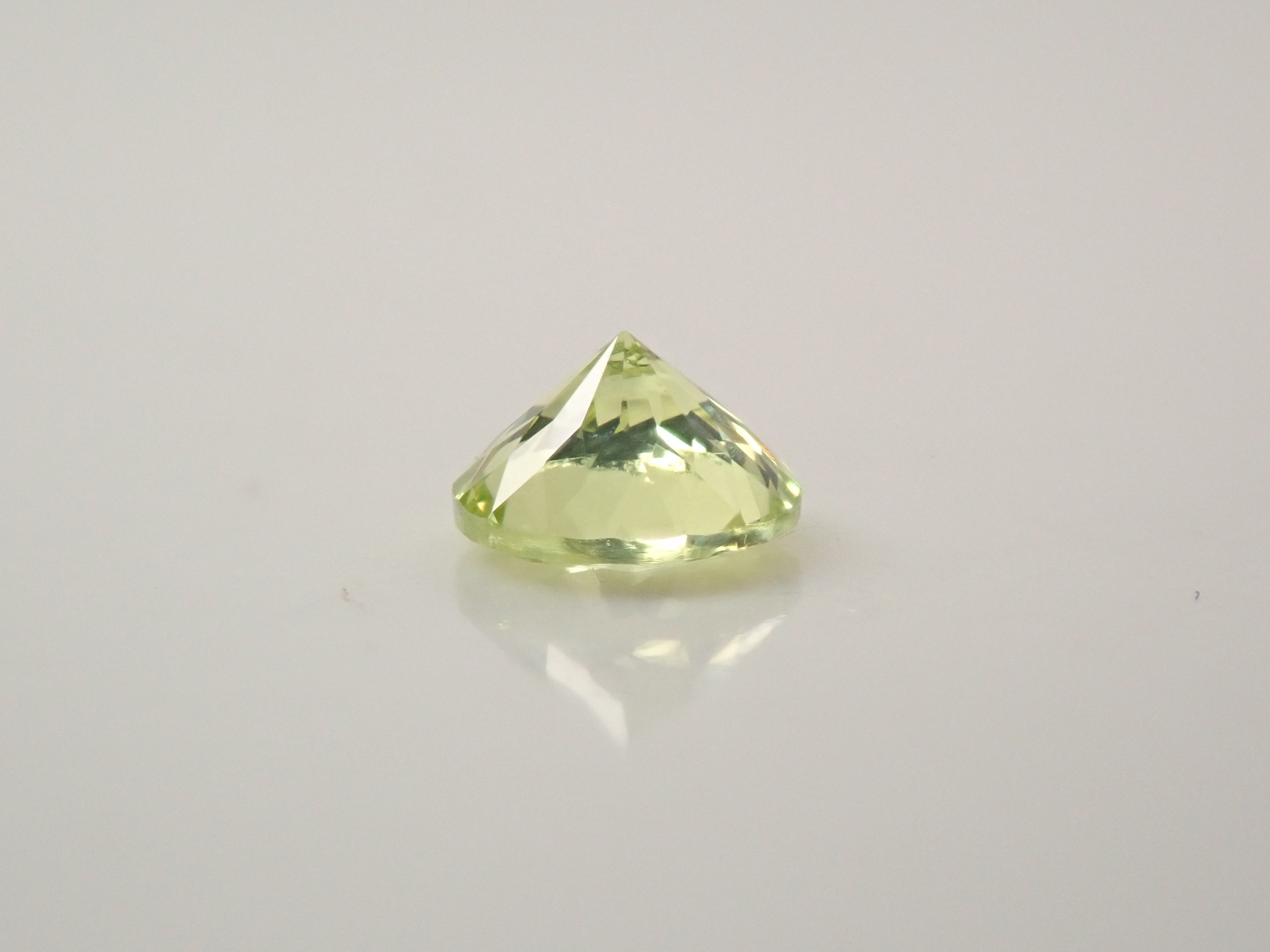 【2月4日晚間10點開售】印度鸚鵡金綠寶石 4.2毫米/0.347克拉 裸石