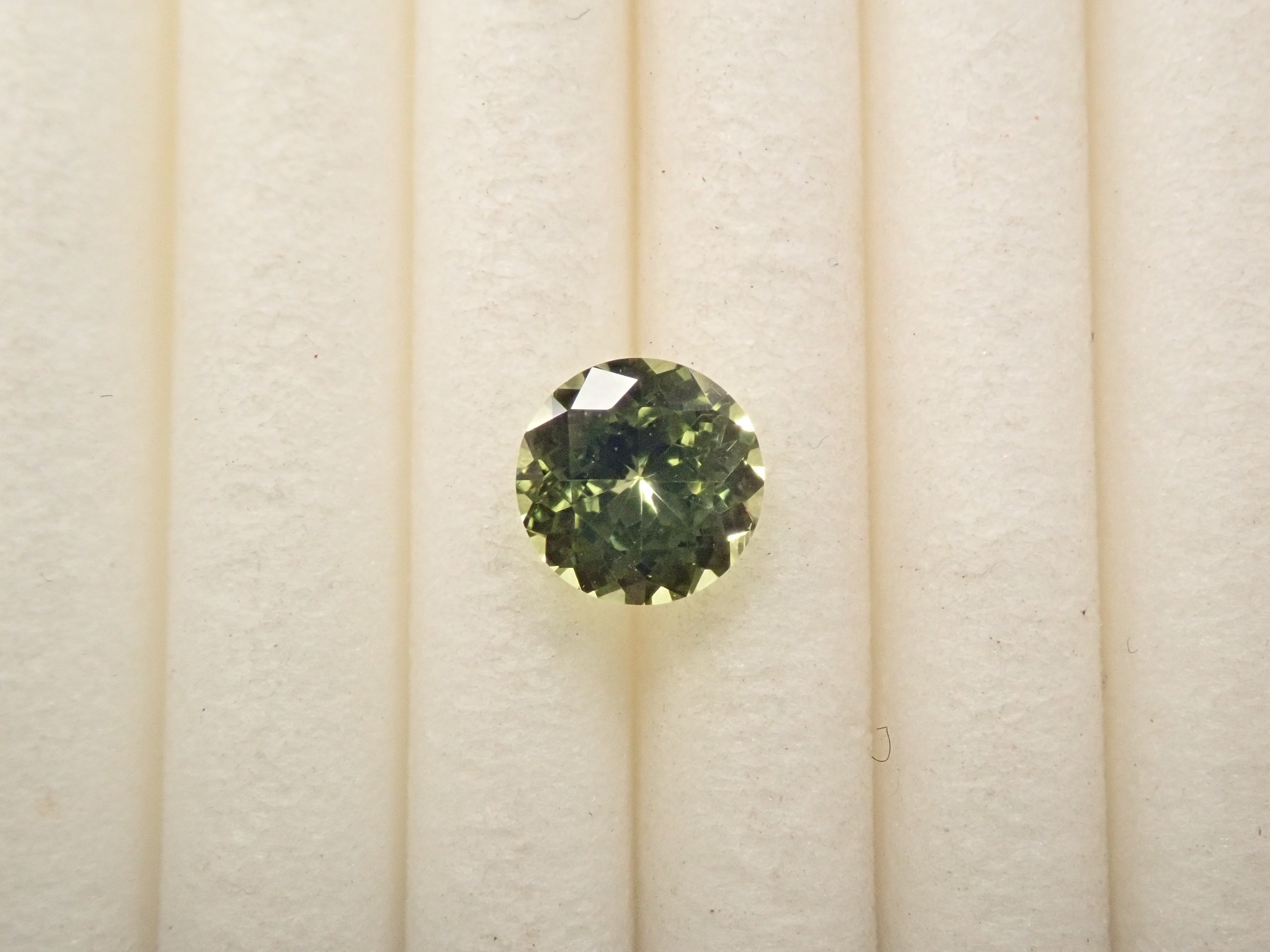 【2/4 22時販売】インド産パロットクリソベリル 4.5mm/0.375ctルース