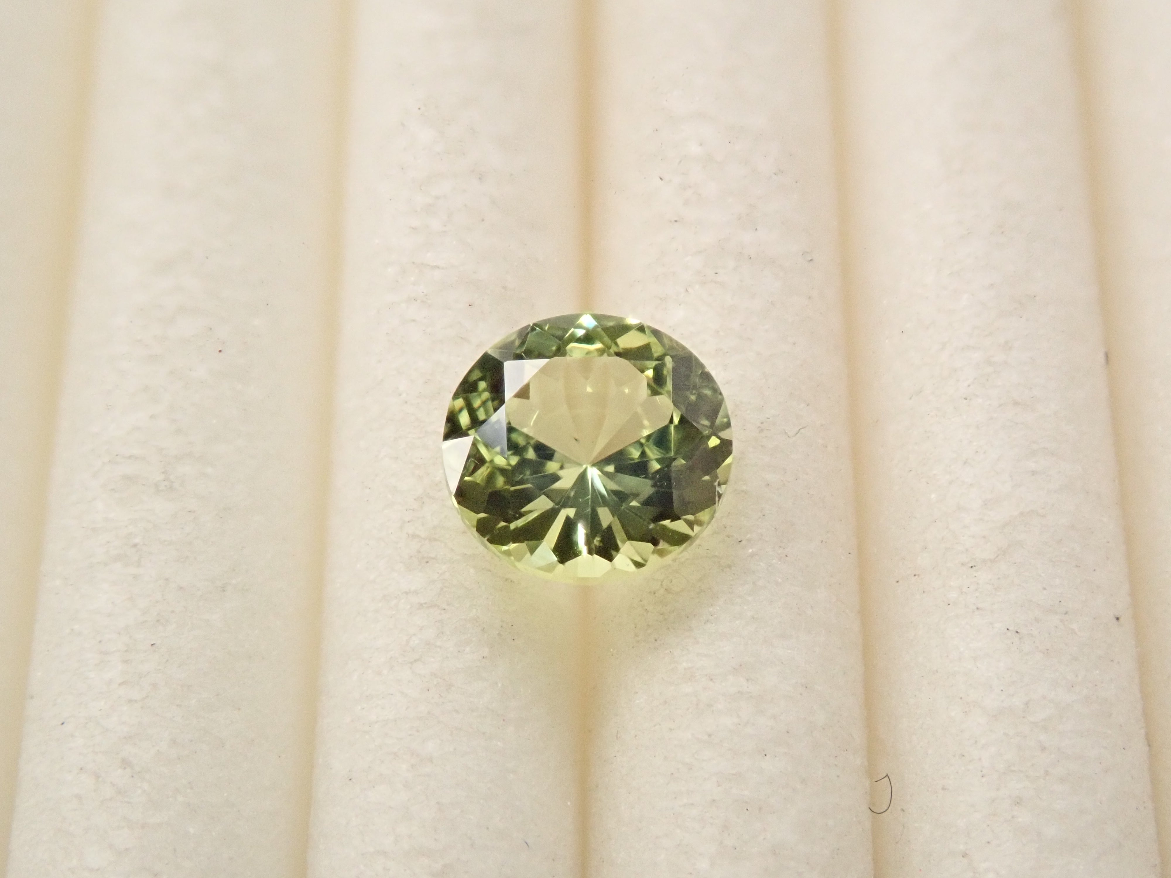 【2/4 22時販売】インド産パロットクリソベリル 4.5mm/0.375ctルース