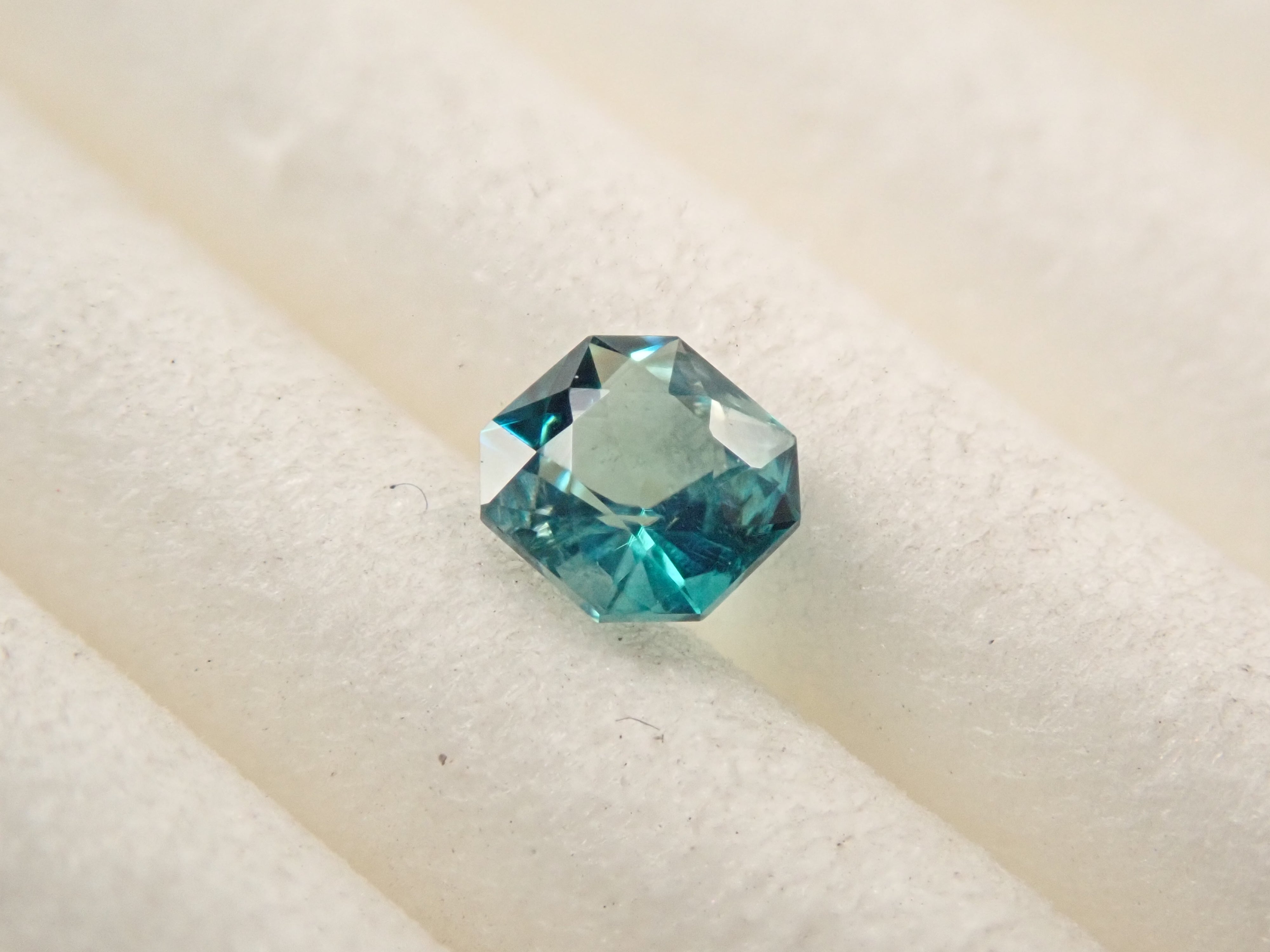 【2/4 22時販売】マダガスカル産グランディディエライト 0.099ctルース