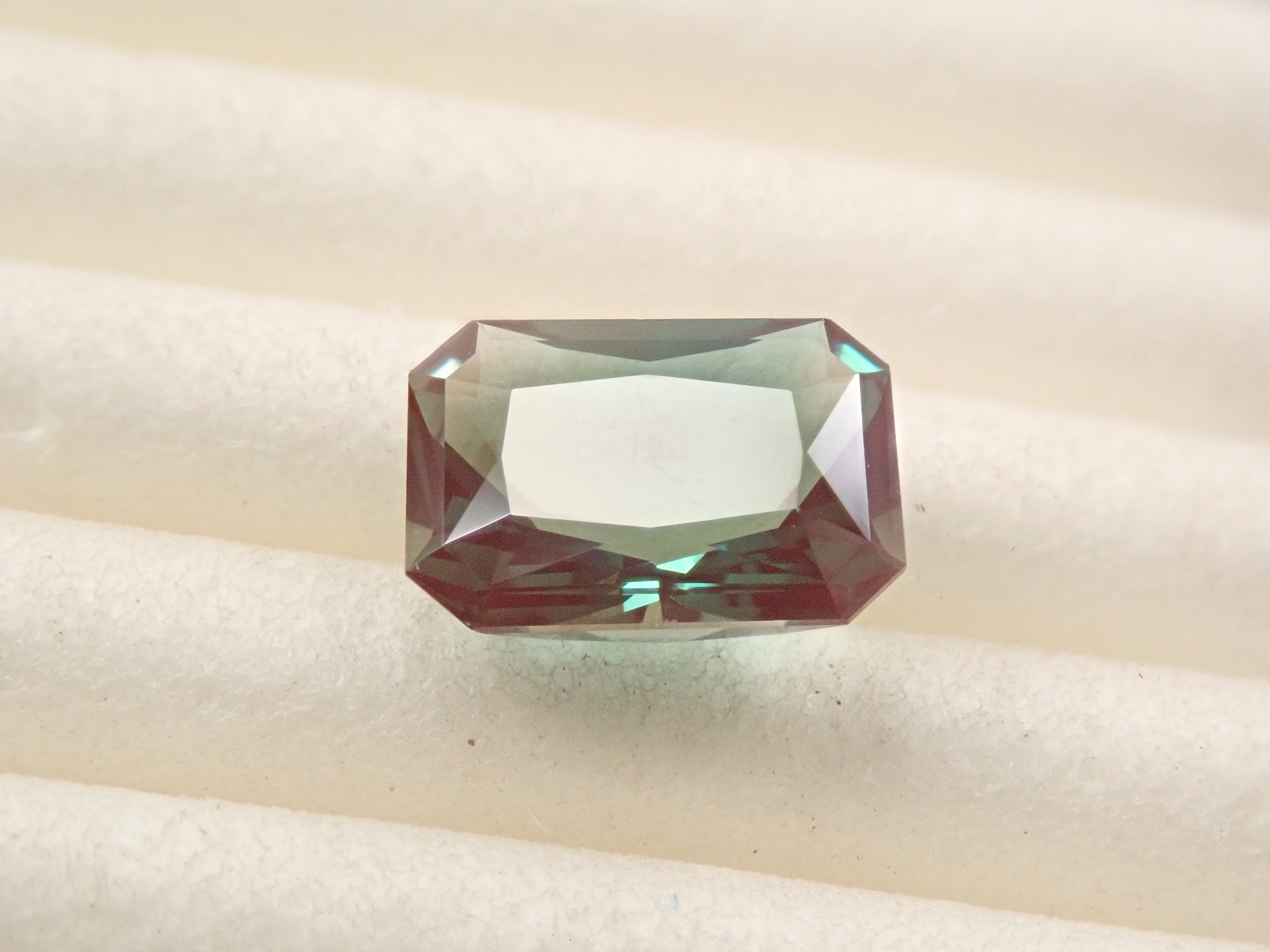 【2/7 22時販売】モンゴル産カラーチェンジアンデシン 0.882ctルース