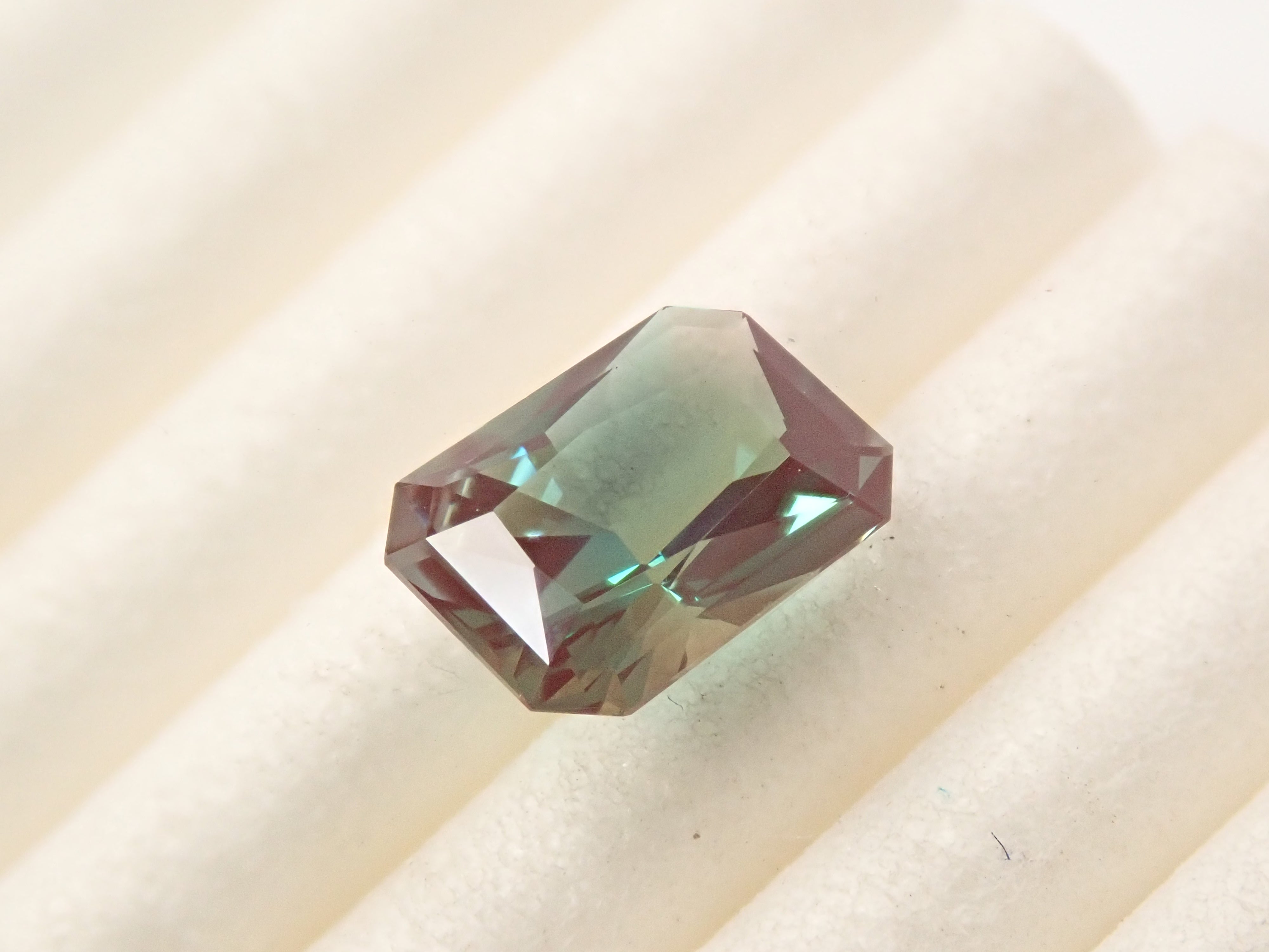 【2/7 22時販売】モンゴル産カラーチェンジアンデシン 0.882ctルース