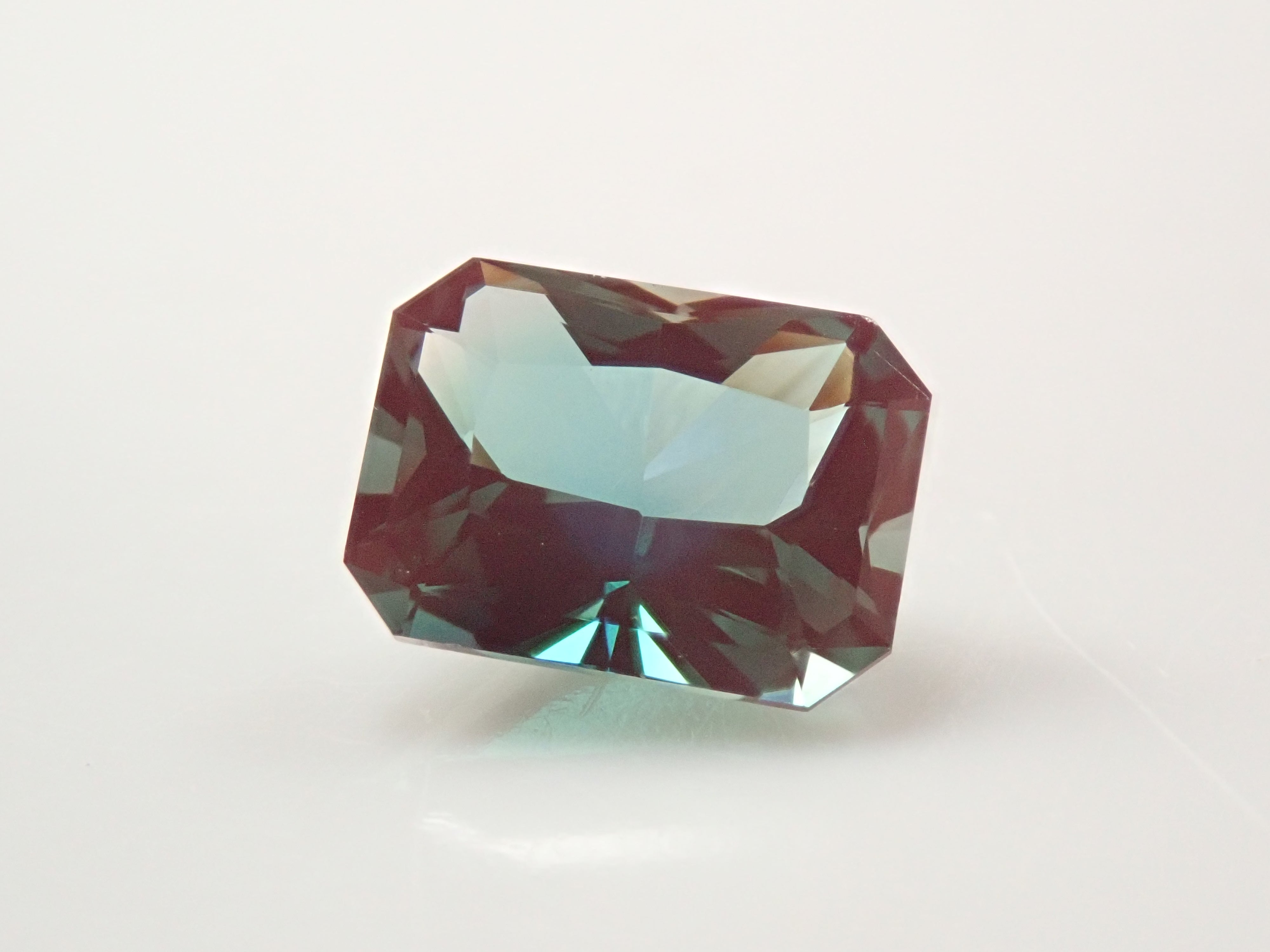 【2/7 22時販売】モンゴル産カラーチェンジアンデシン 0.882ctルース