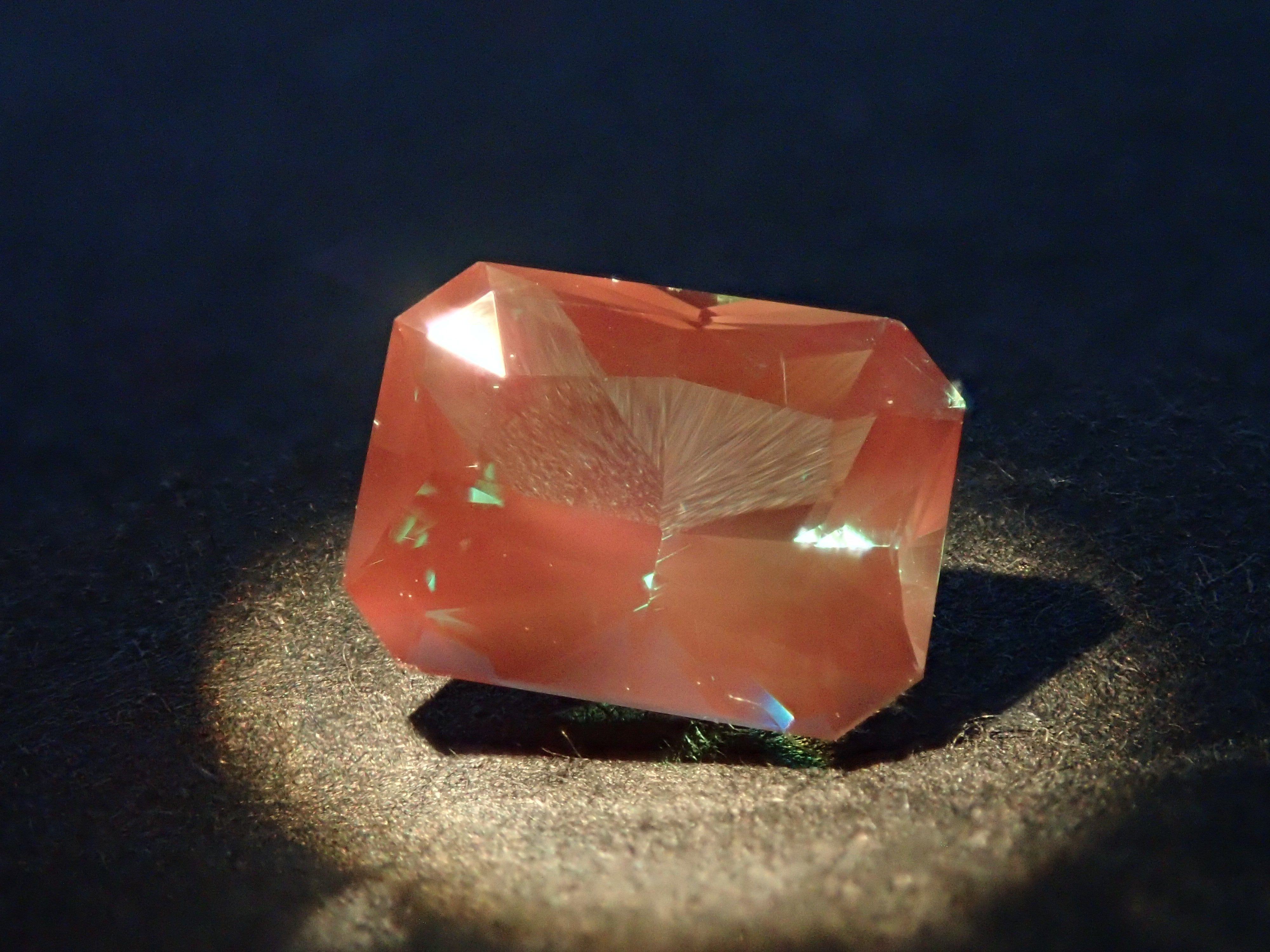 【2/7 22時販売】モンゴル産カラーチェンジアンデシン 0.882ctルース