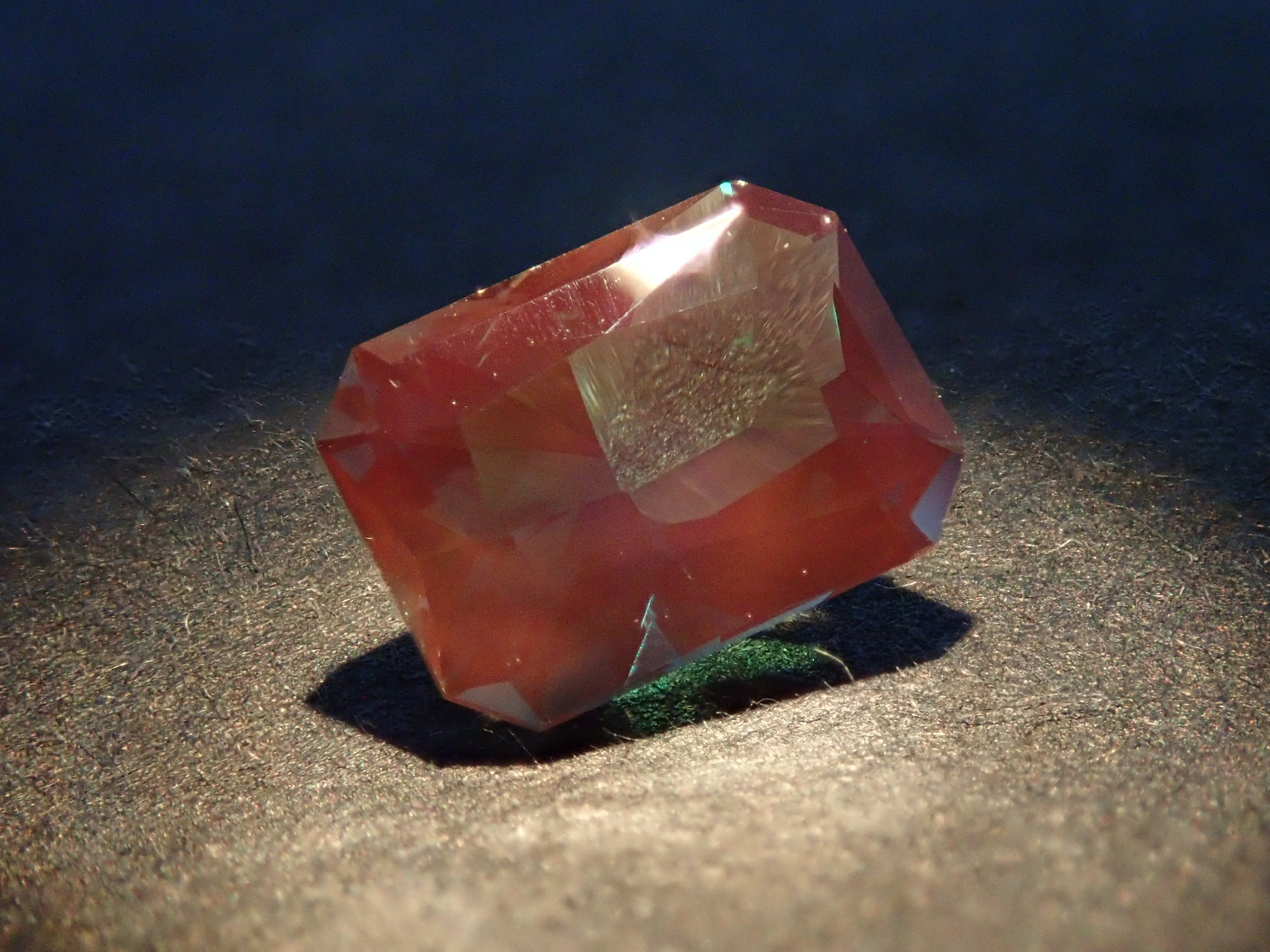 【2/7 22時販売】モンゴル産カラーチェンジアンデシン 0.882ctルース