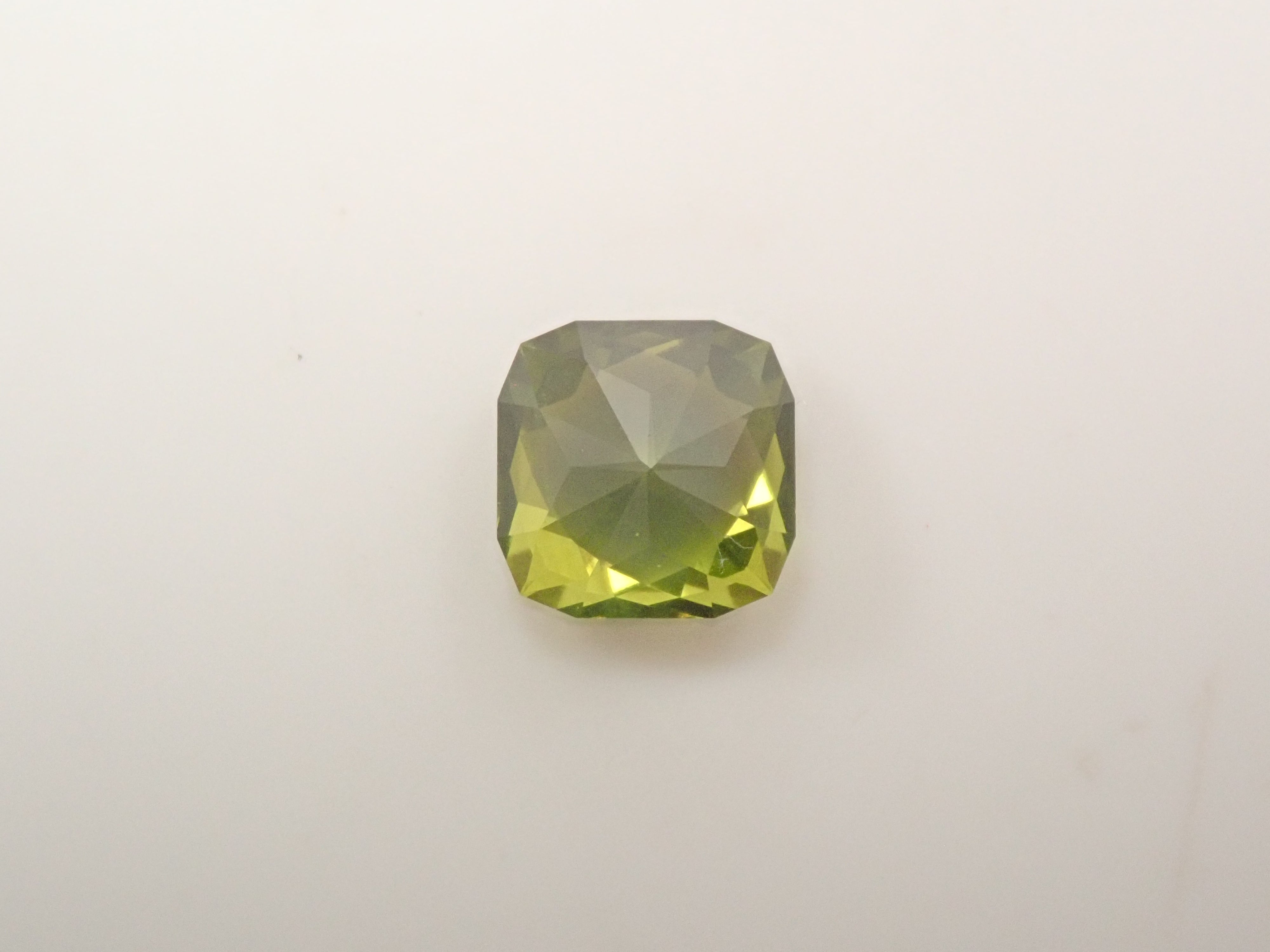 【2/6 22時販売】ケニア産アイドクレース 0.650ctルース